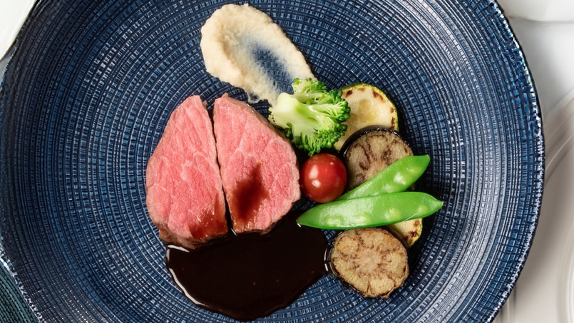 【グレードアップ2食付｜和洋折衷コース】繊細な和食の会席と華やかなステーキ＆デザートどちらも満喫！