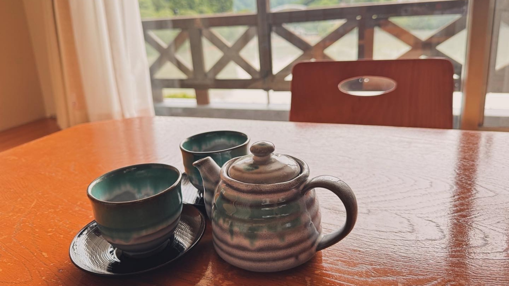*【2F和室10畳】高遠焼の茶器でお茶を入れて、湖を眺めながら優雅なひと時をお楽しみください