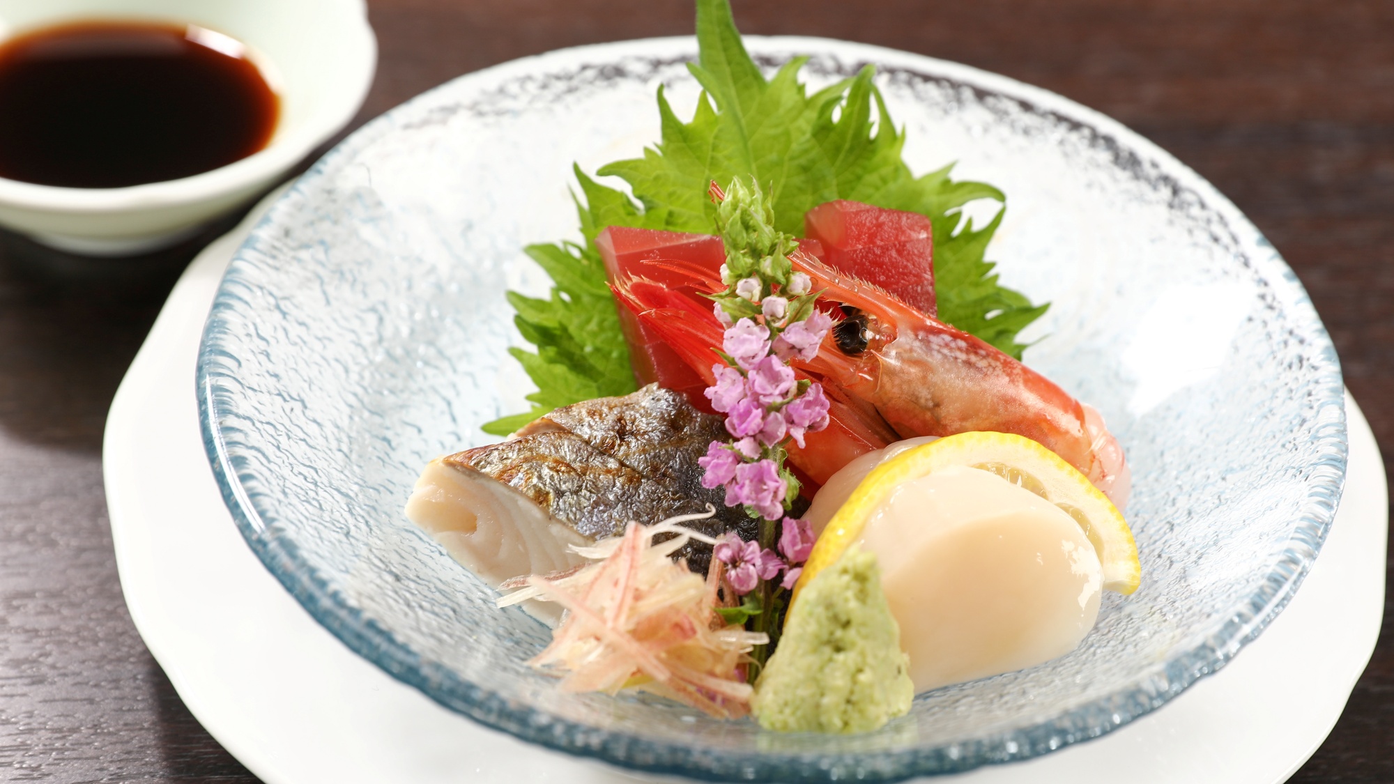*【夕食一例/和洋折衷グレードアップ】お造り｜新鮮な海の幸を味わう、彩り豊かなお造りです