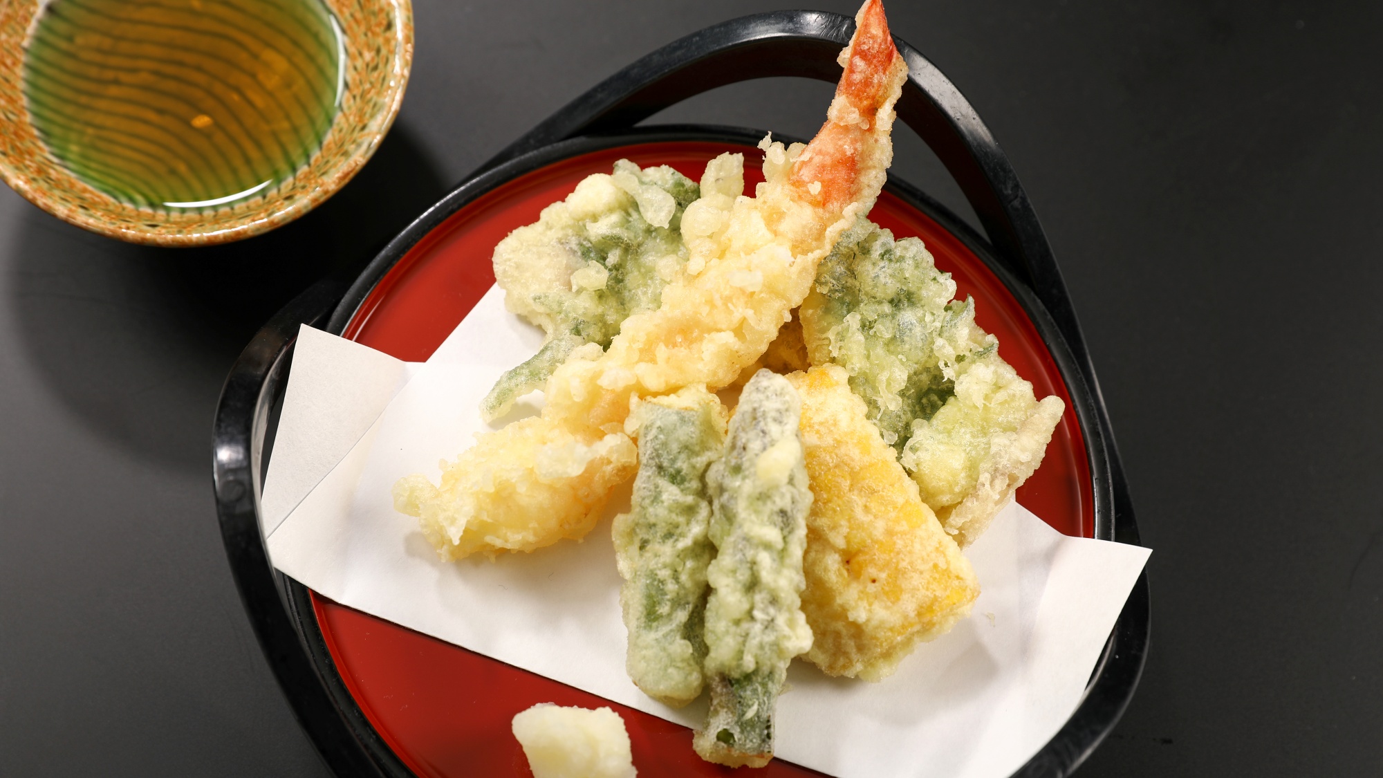 *【夕食一例/和洋折衷グレードアップ】揚げ物｜揚げ物旬の味覚を、揚げたての天ぷらでご賞味ください
