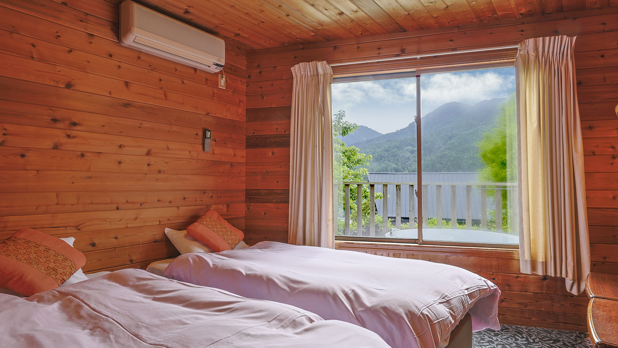 【ペットOK】コテージ｜3R＋ロフト・ジャグジー・ドッグラン