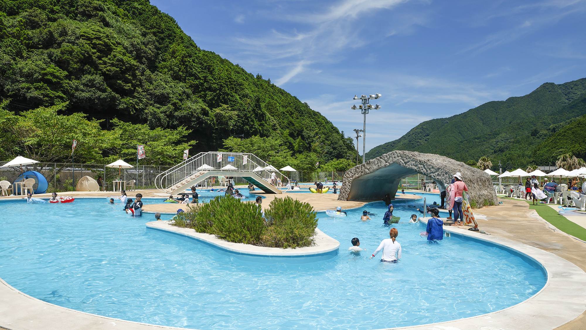 【ウォーターパーク】緑いっぱいの中で水遊び♪家族の休日を彩る体験がいっぱい！