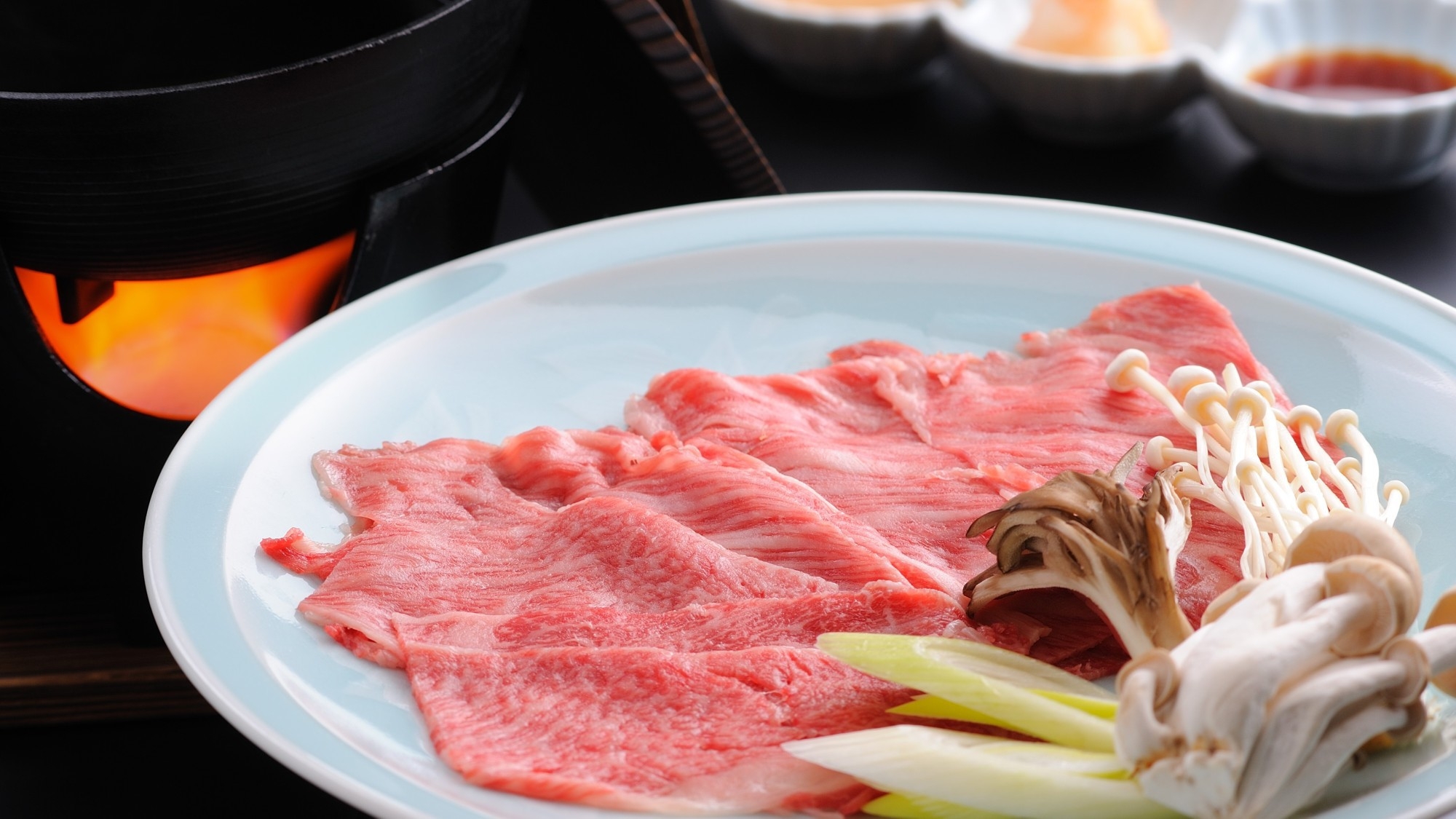 【セルフで得々★米沢牛しゃぶしゃぶ特上】秘湯×ブランド牛でお腹も大満足！布団敷セルフ×スタッフ入室無