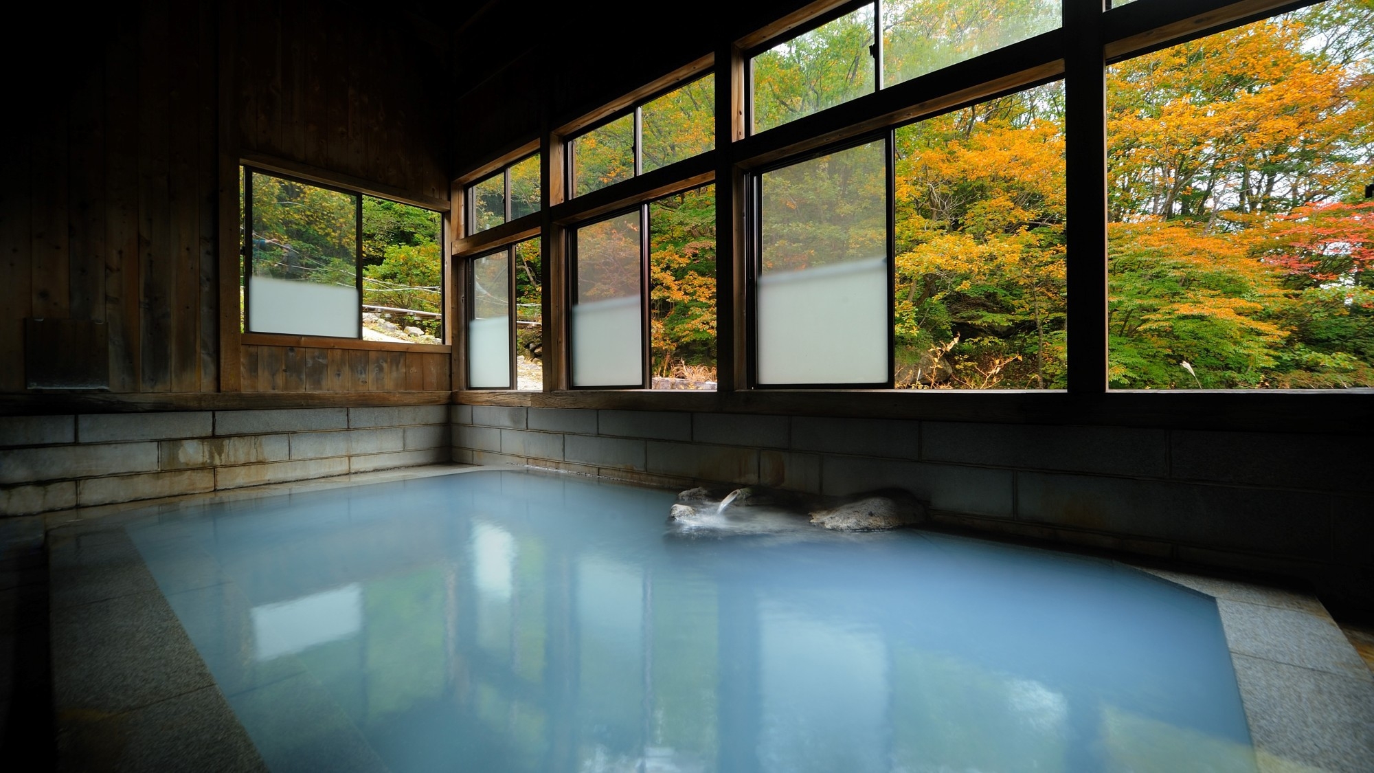 【米沢牛しゃぶしゃぶ特上】ワンランク上のブランド牛の旨味！お部屋で食事・スタッフ入室無｜布団敷セルフ