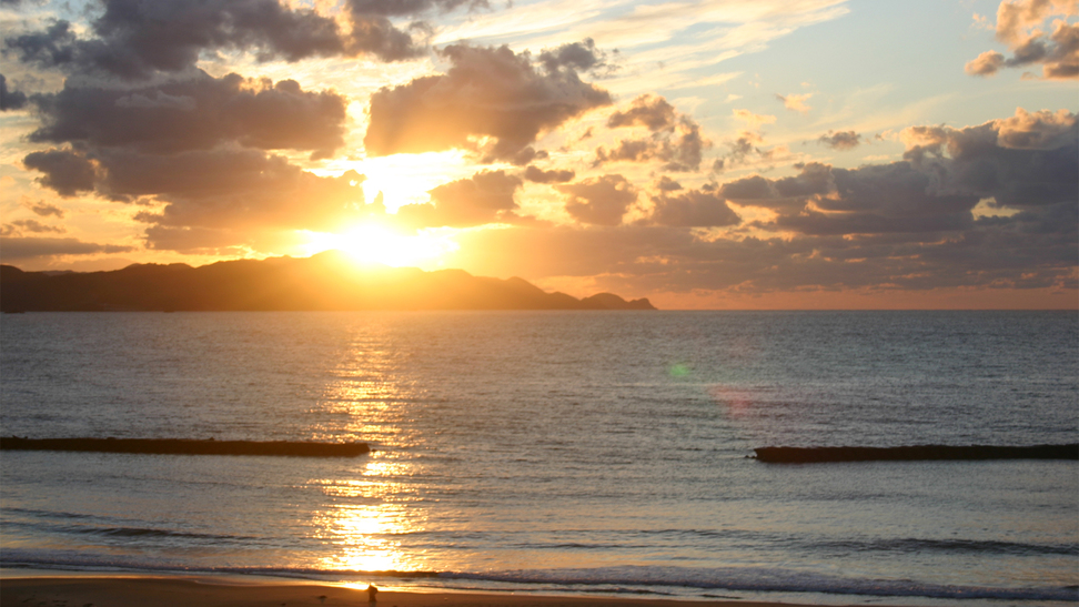 ★素泊まりプラン♪★“夕陽”と温泉”に癒されるシンプルステイ！モーニングコーヒーサービス