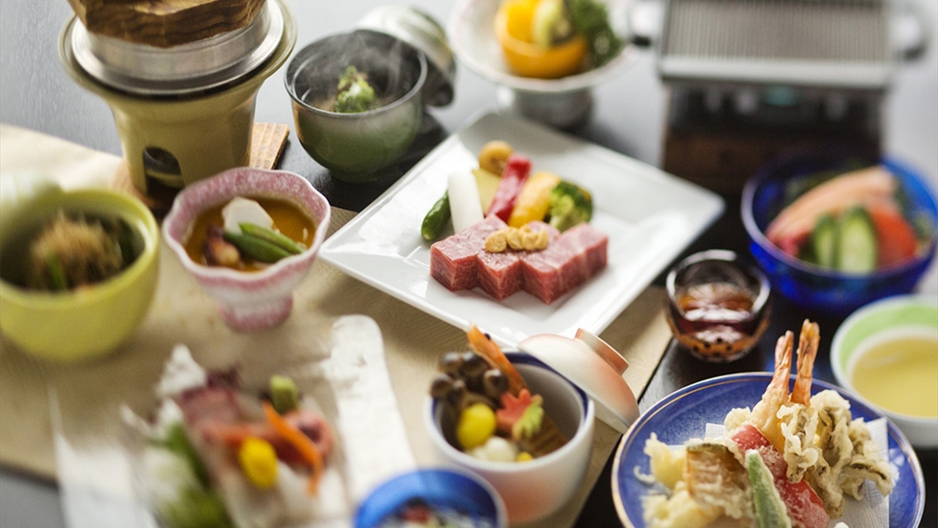 ■もみじ会席■量少なめ・広間食 温泉×絶景宿の夕食をお手軽に堪能♪【秋最安値プラン】