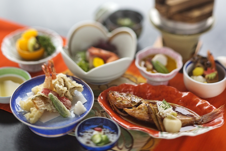 ◆夏休み会席◆海まで徒歩３０歩♪翌日16時まで駐車場＆温泉無料！