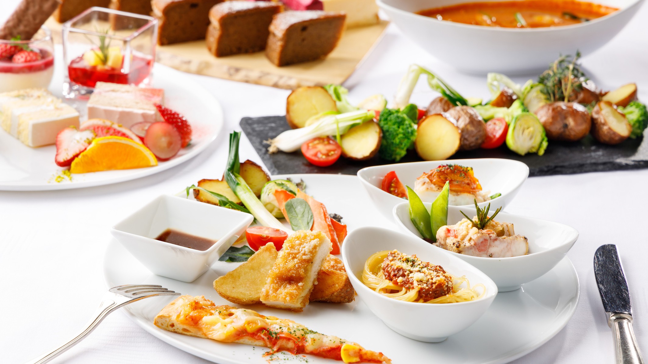 【夕朝食付】日曜・月曜限定　洋食ディナーブッフェ「ダイニング＆バージョバンニ」