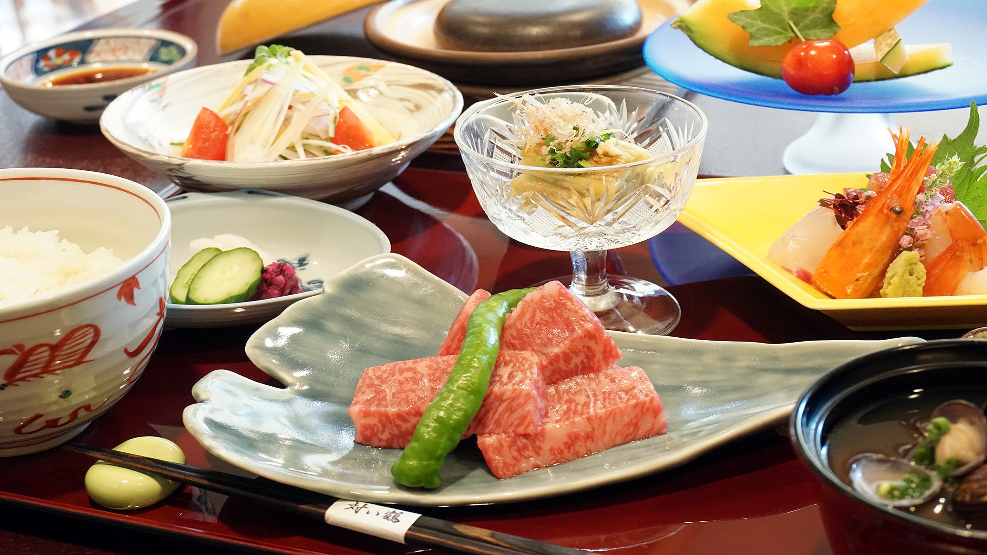 【日本料理　対い鶴】いわてのブランド牛「前沢牛」を使用した石焼膳。とろりとした食感をお楽しみください
