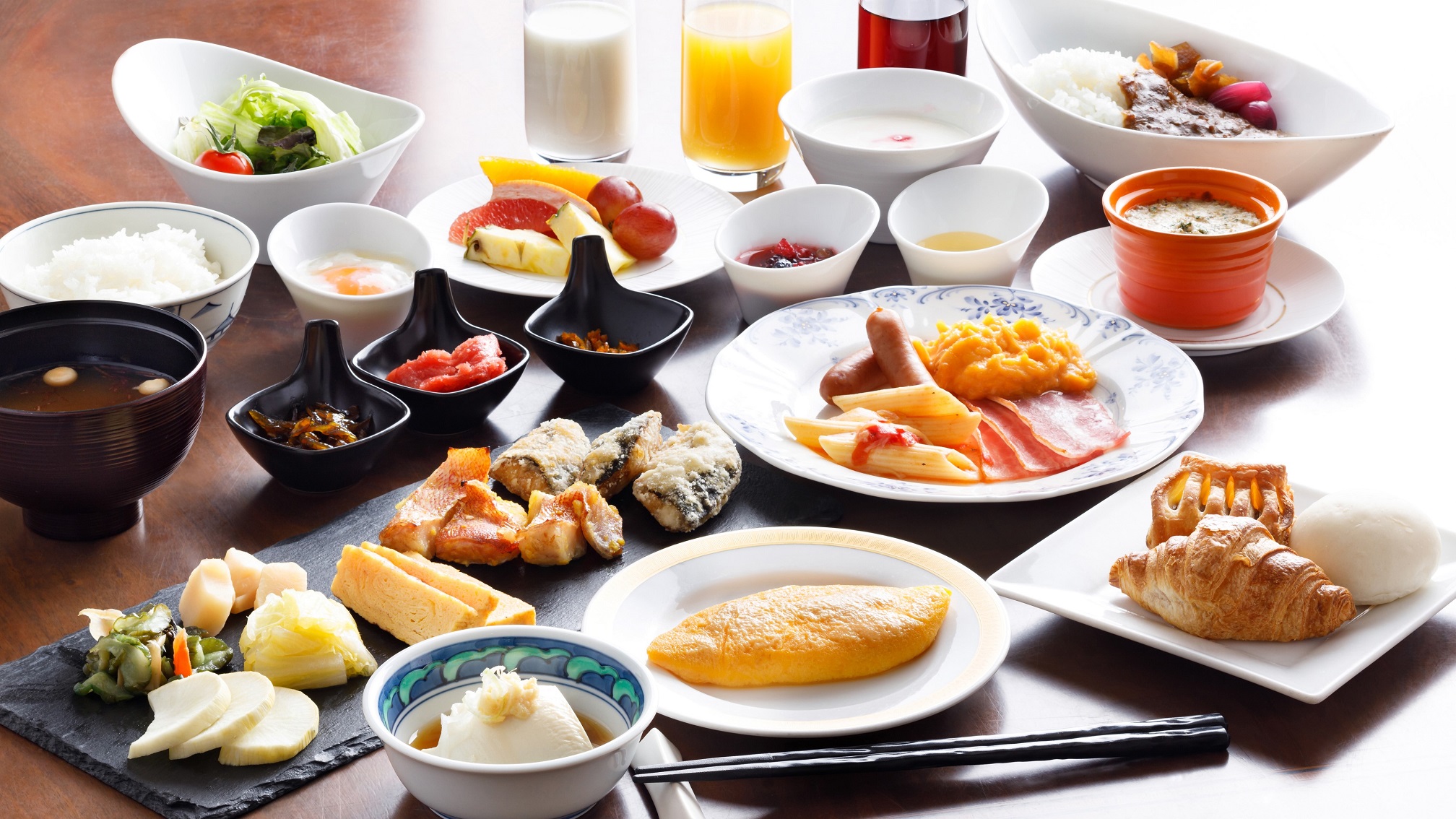  【朝食ブッフェ】岩手県産食材を中心とした約60種類のメニューをお楽しみください。