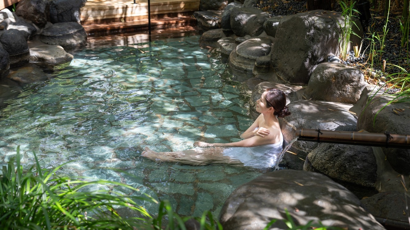 【連泊】源泉力をめぐる全14種の湯旅と、南伊豆の生簀料理を愉しむ一夜【1泊2食】