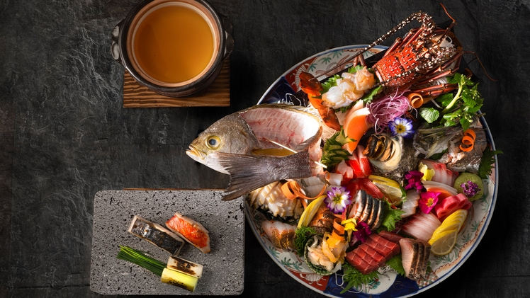 【連泊】源泉力をめぐる全14種の湯旅と、南伊豆の生簀料理を愉しむ一夜【1泊2食】
