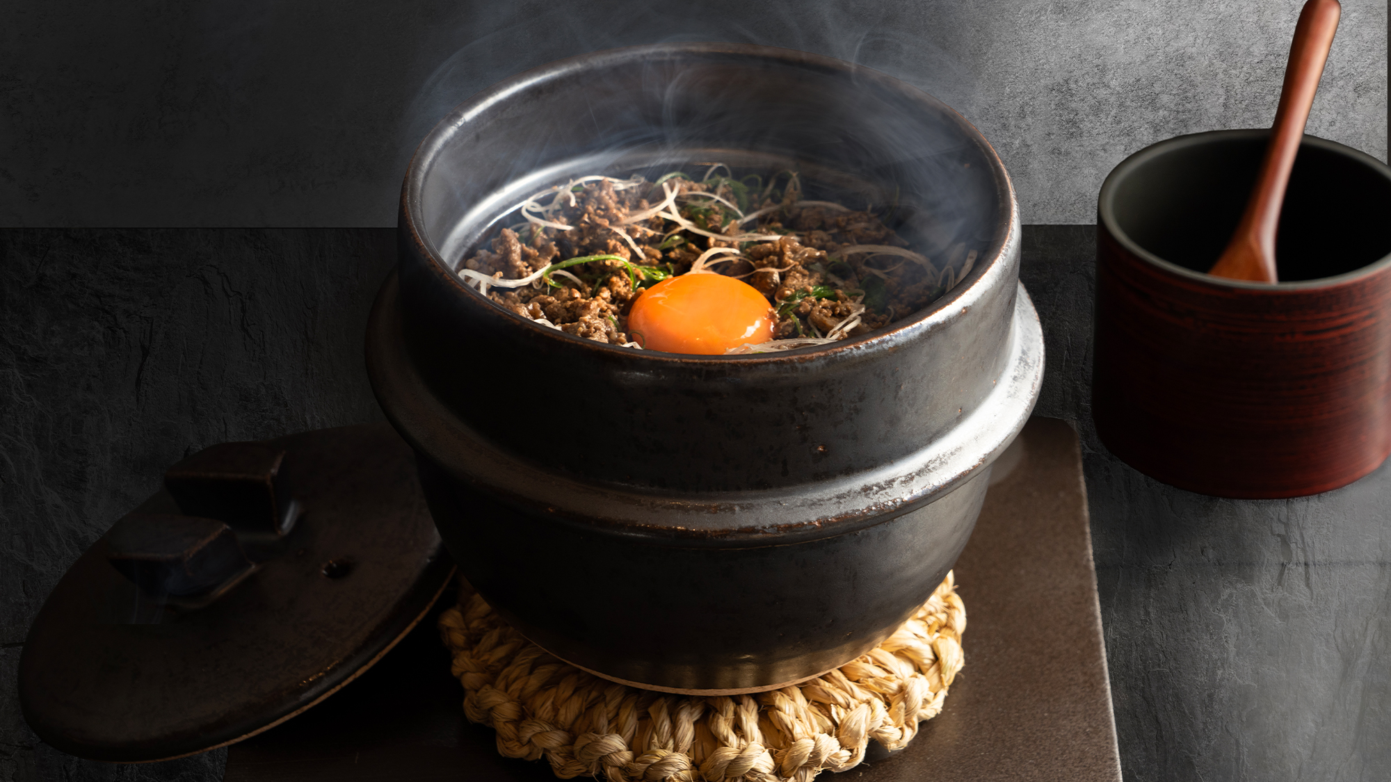 素材の旨みを一途に炊き上げた、至福の土鍋ご飯