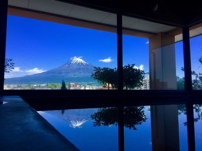 富士山一望展望風呂　逆さ富士