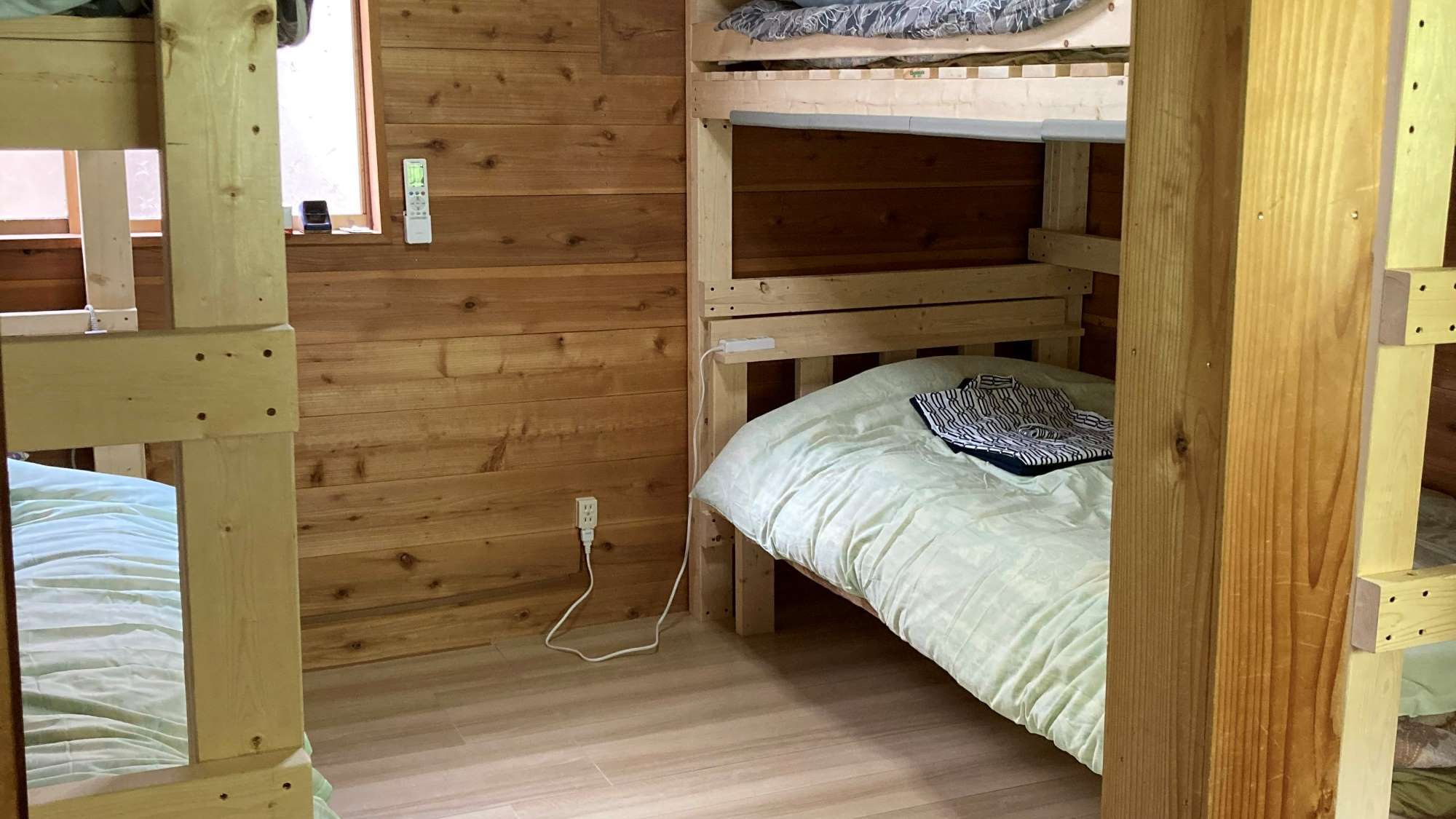 2021年、洋間をリニューアル！2段ベッド&times;2台を設置いたしました。