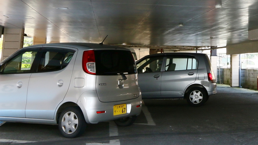 【駐車場】大型車や工事車両も「無料」で駐車OK！普通車はホテル１Fに駐車可能！雨にも濡れず安心♪