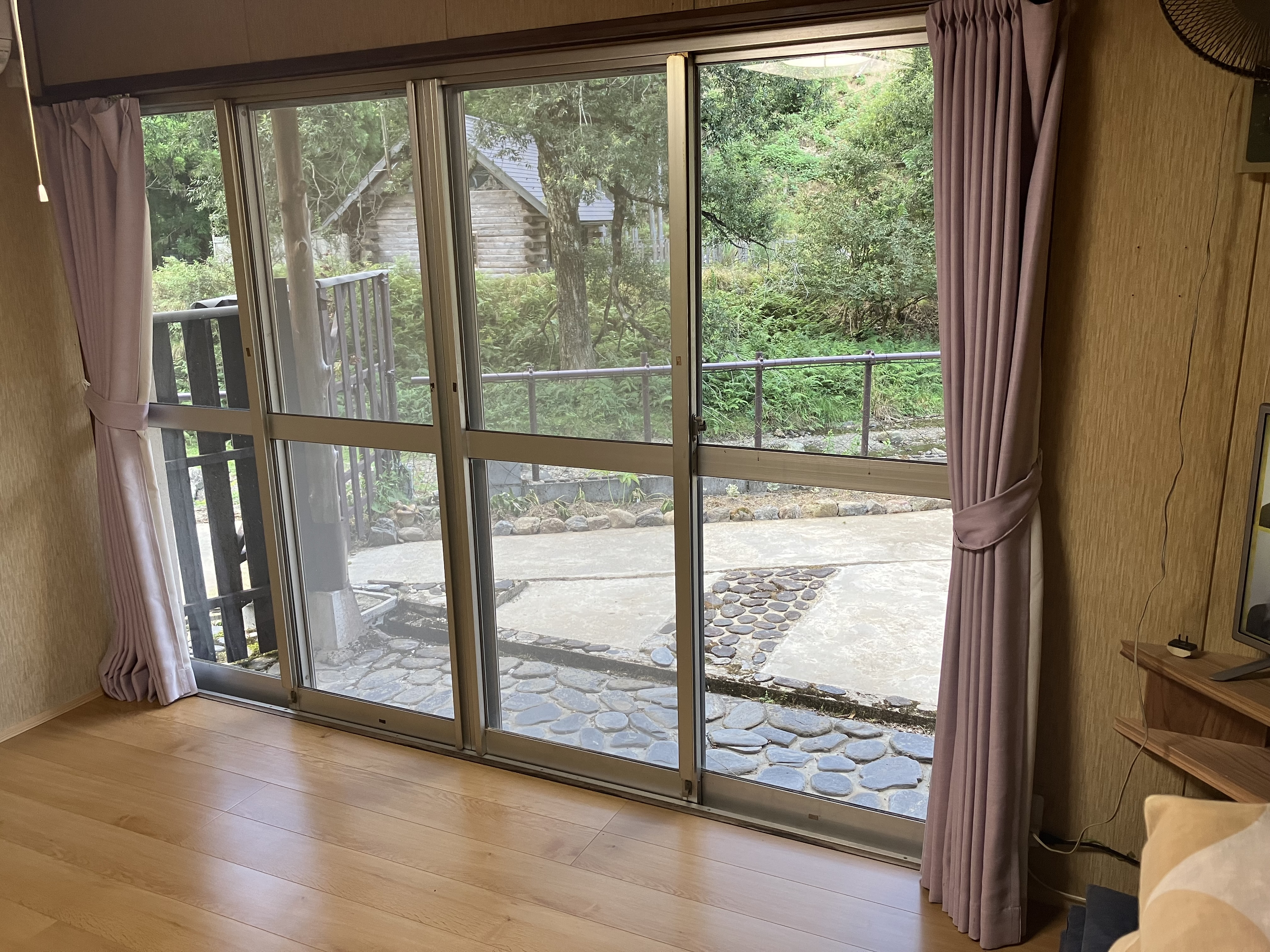 旧館寝室からの庭