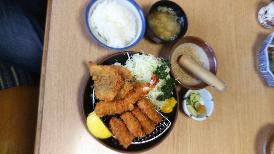 「勝味庵」のカツ盛合せ定食