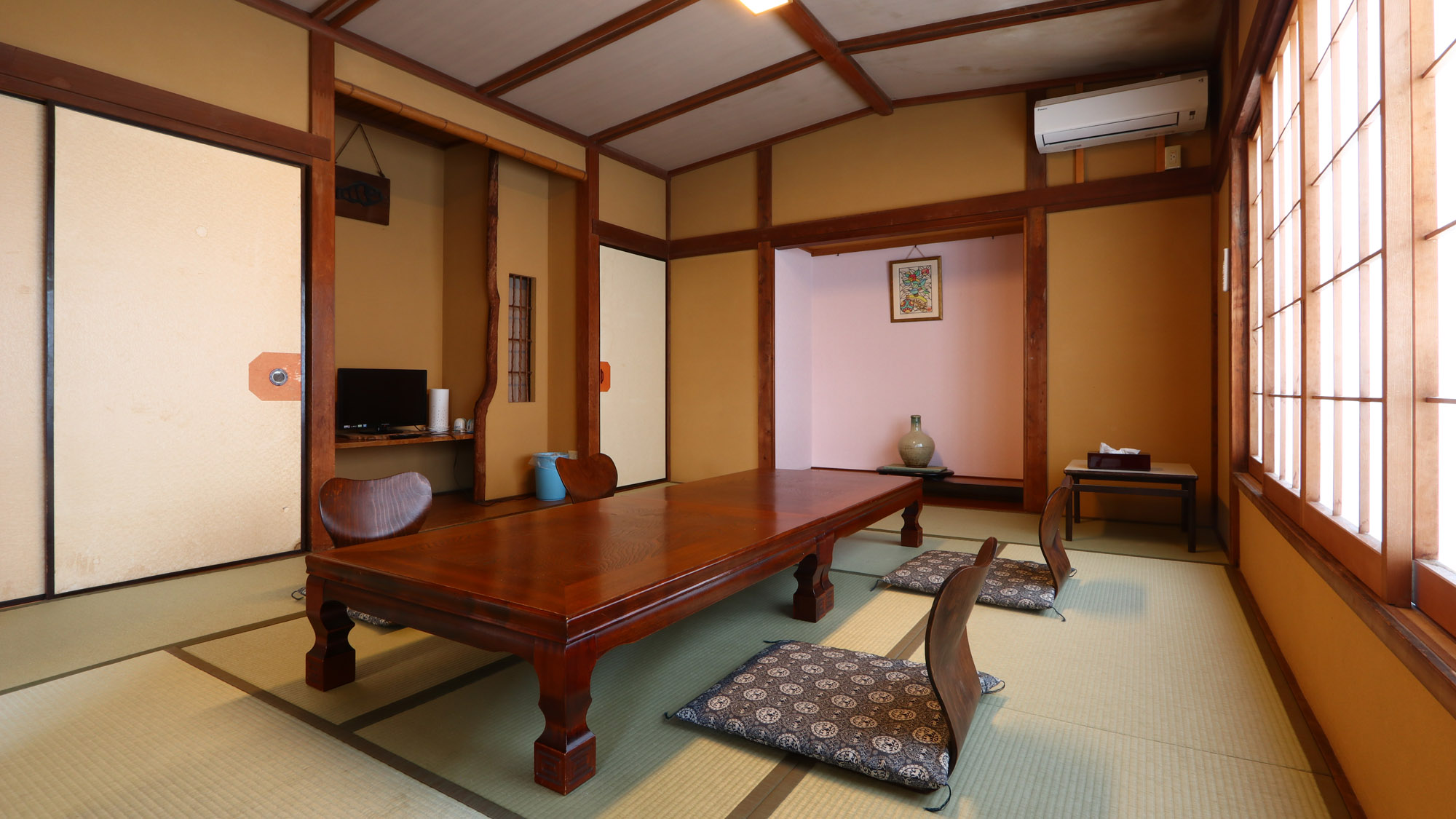 客室_新館2F_10畳二間T付_ねがかり *