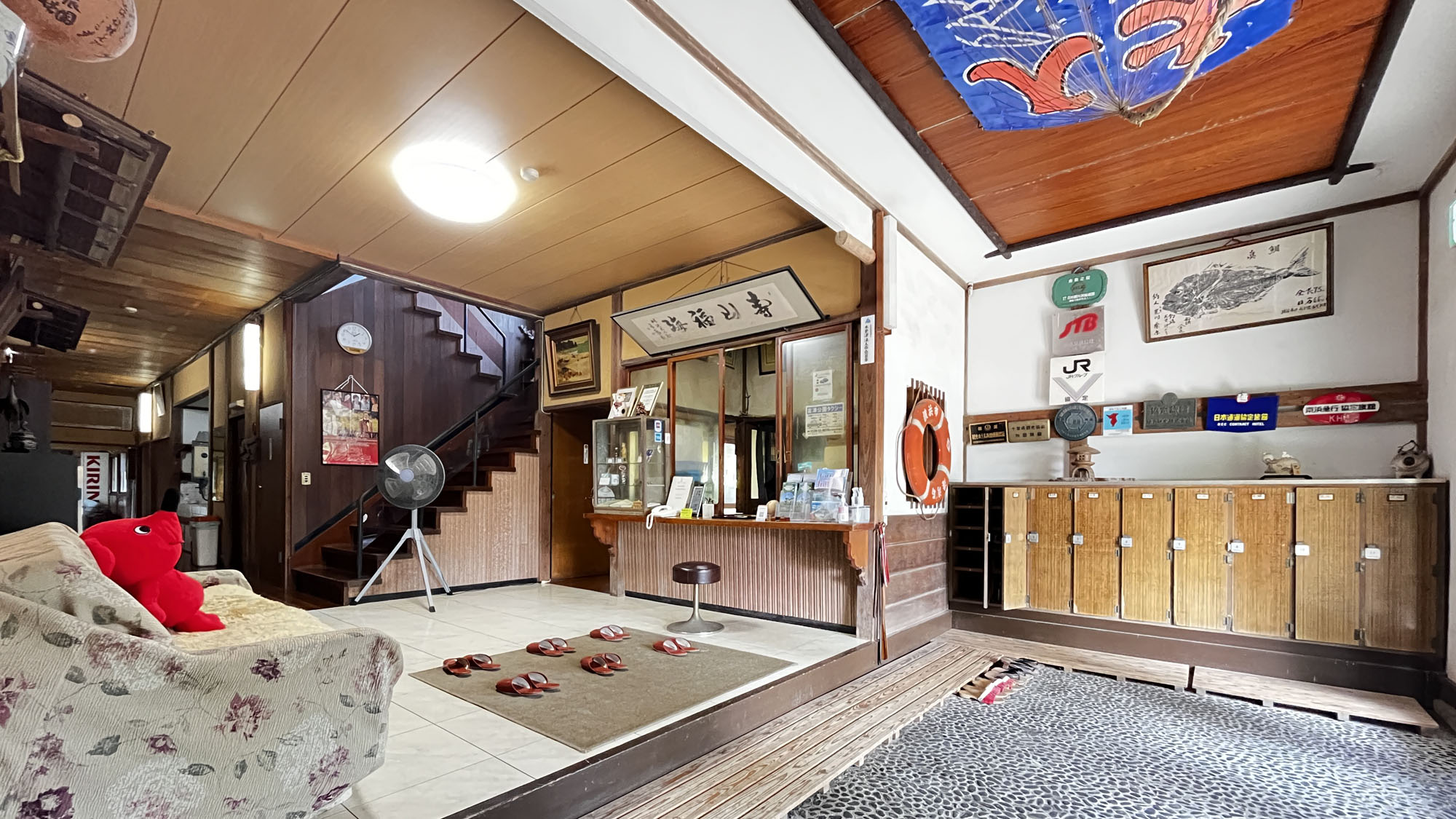 館内_玄関_入った瞬間、昭和時代の懐かしい感じ *