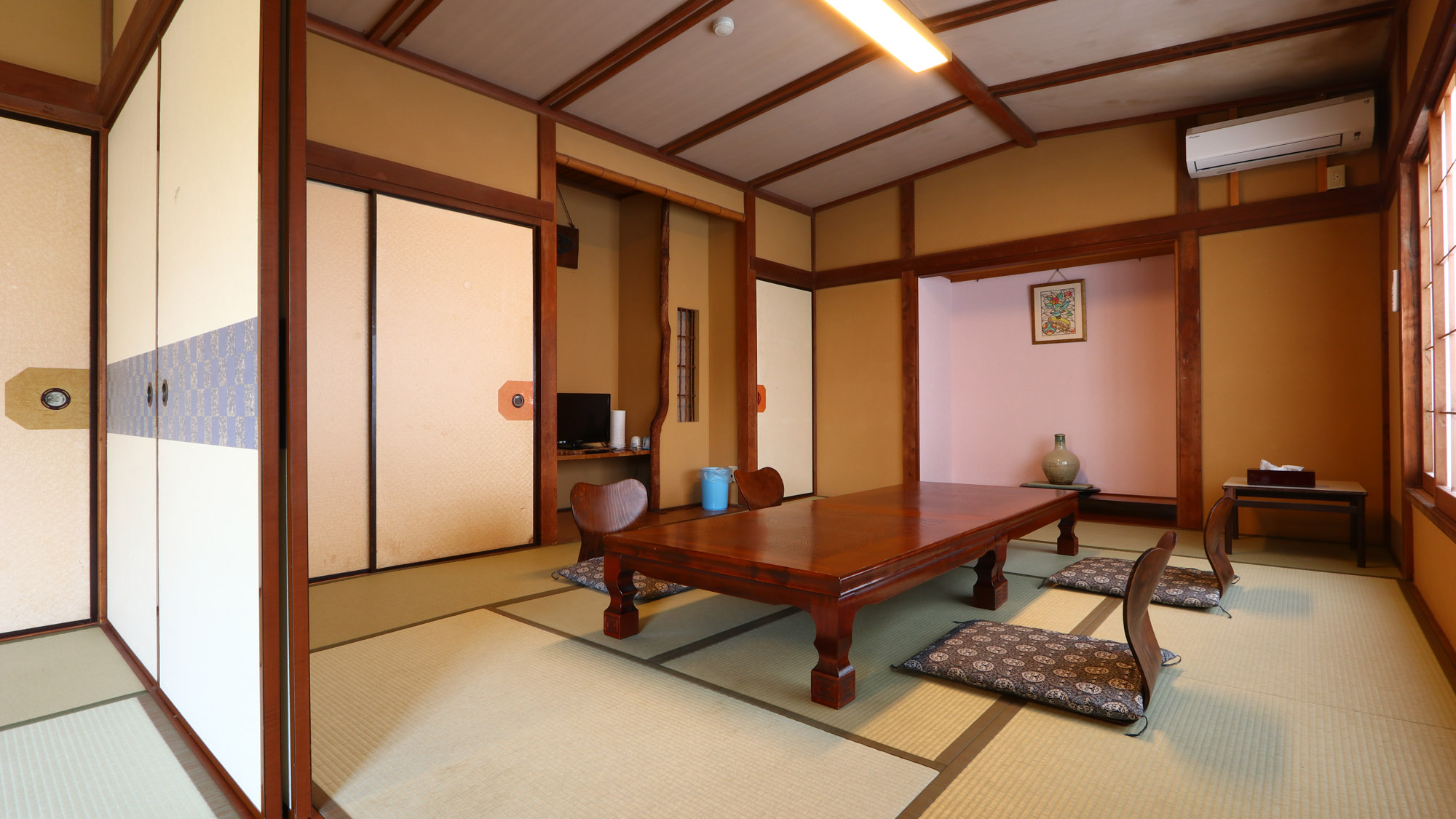 客室_新館2F_10畳二間T付_ねがかり *