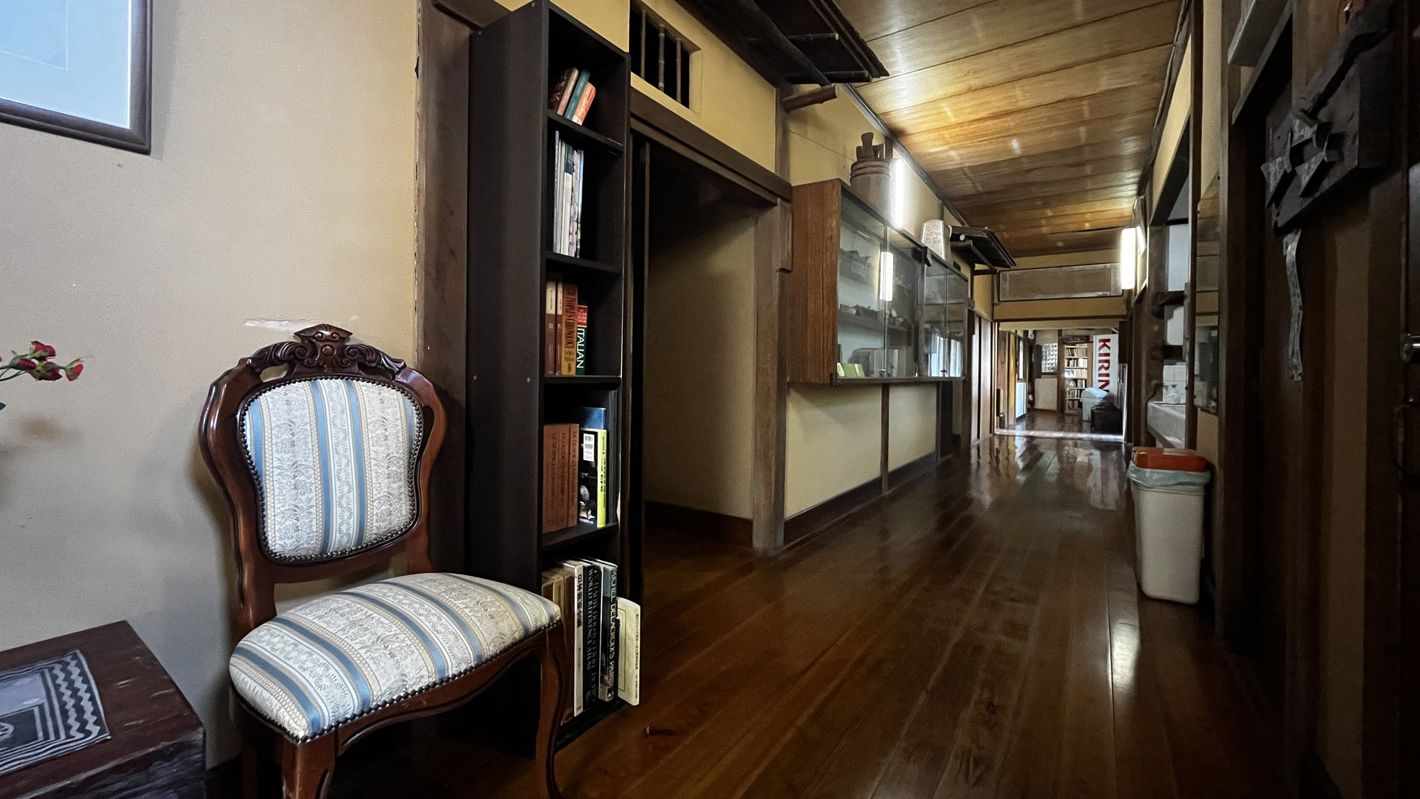 館内_廊下_昭和にタイムスリップ *