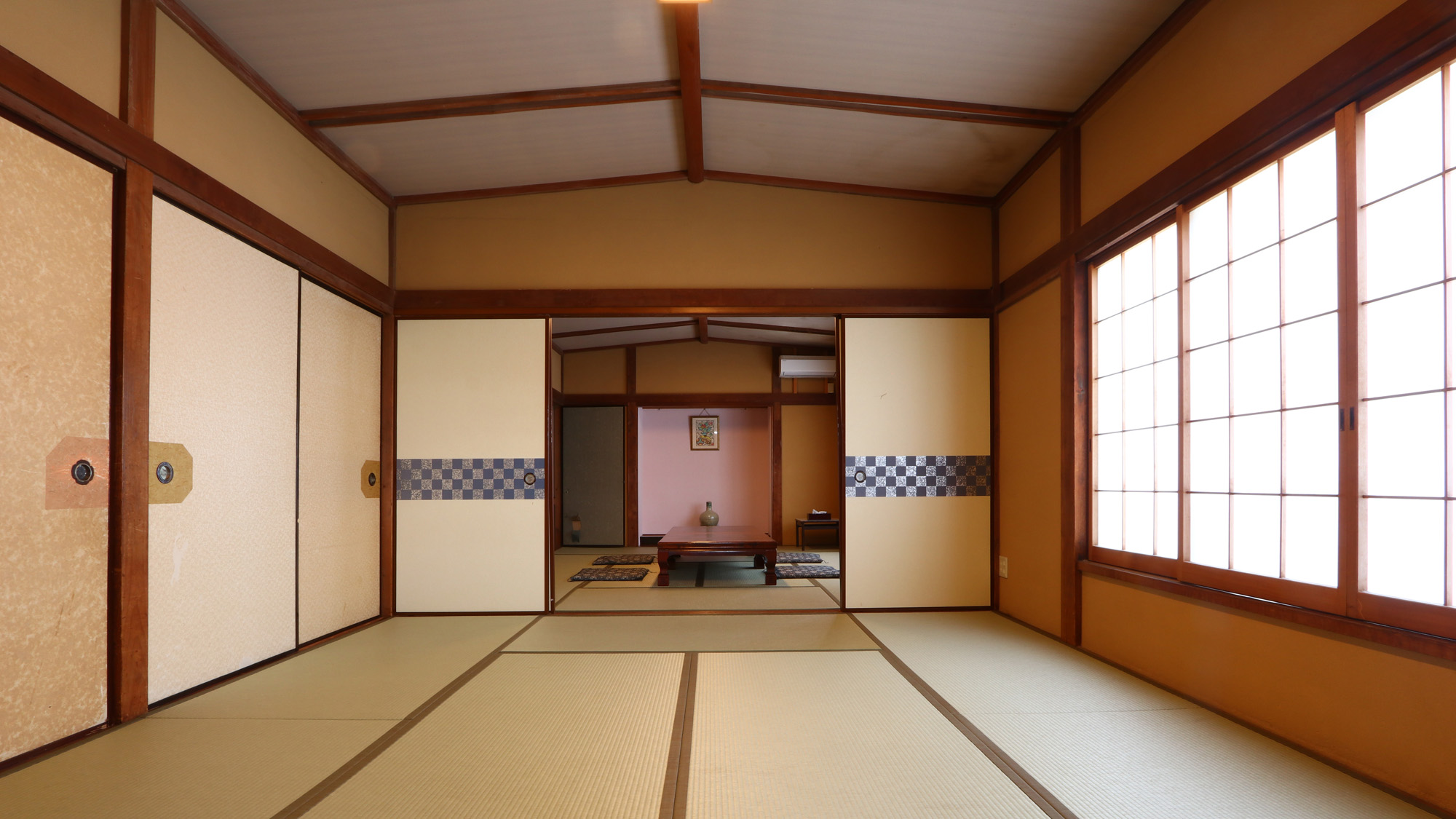 客室_新館2F_10畳二間T付_ねがかり *