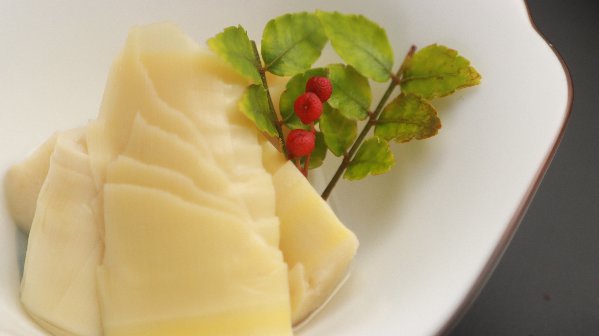 【料理】 夕食　基本コース　季節の小鉢　冷製たけのこ煮