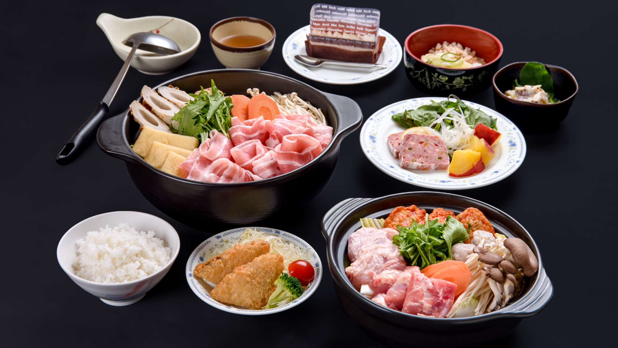 *夕食一例/ 鍋料理をメインに小鉢、椀物などボリュームたっぷりの献立です