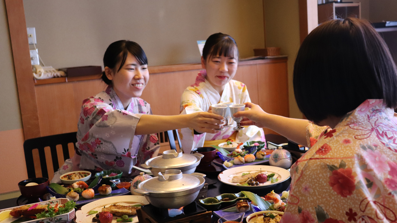 ご夕食グレードアップ。会席料理のメインはＡ４ランク上州和牛の鋤焼き！お部屋食【本館のみの縮小営業】