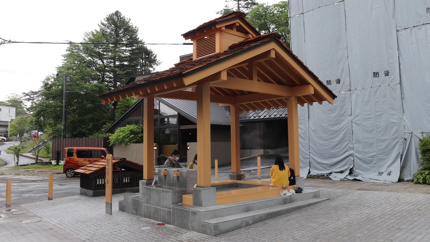 裏草津『地蔵の湯まえ足湯』（地蔵源泉）