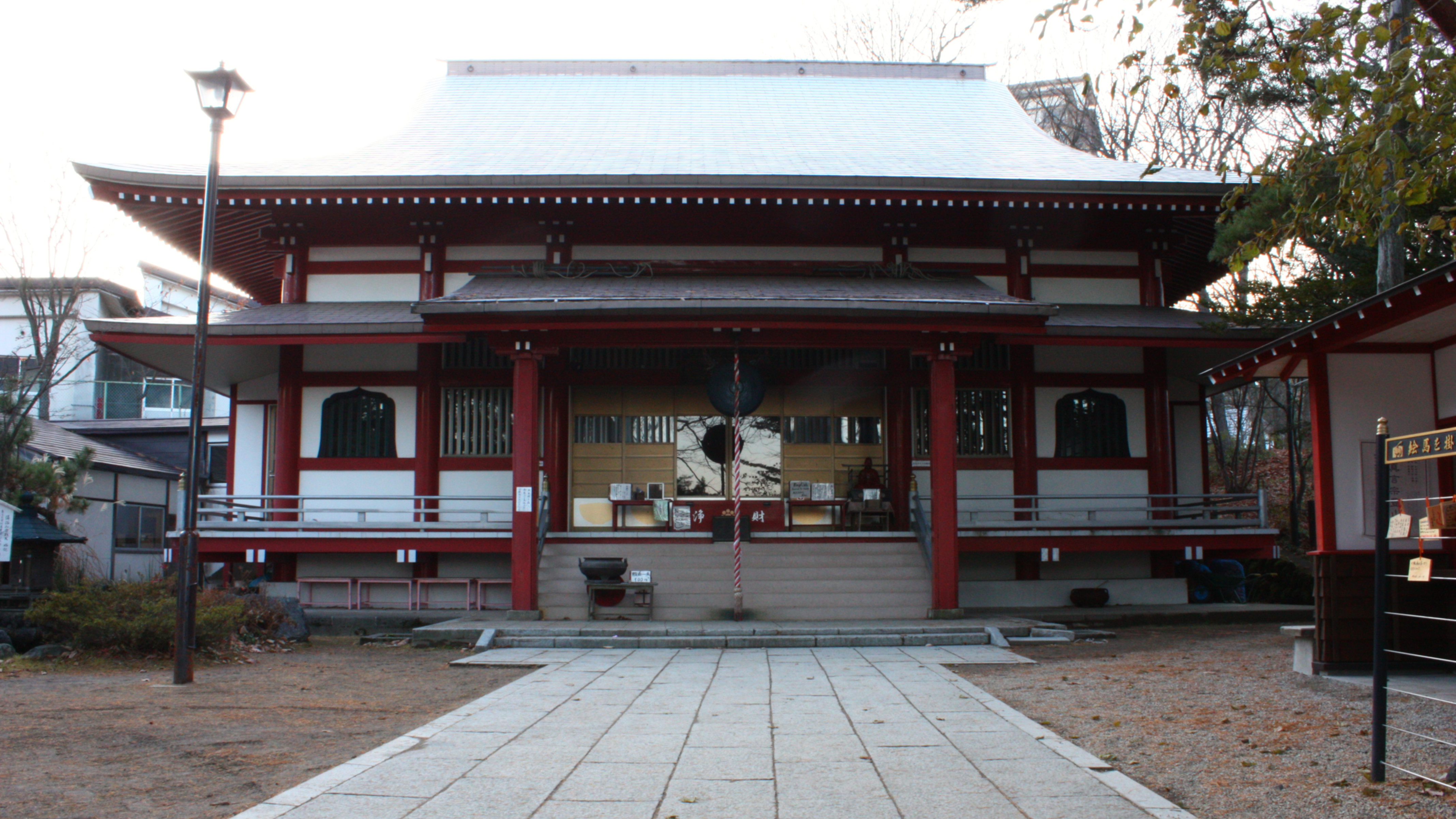 当館から徒歩3分【光泉寺】奈良時代の高僧、行基が開いたと伝わる寺