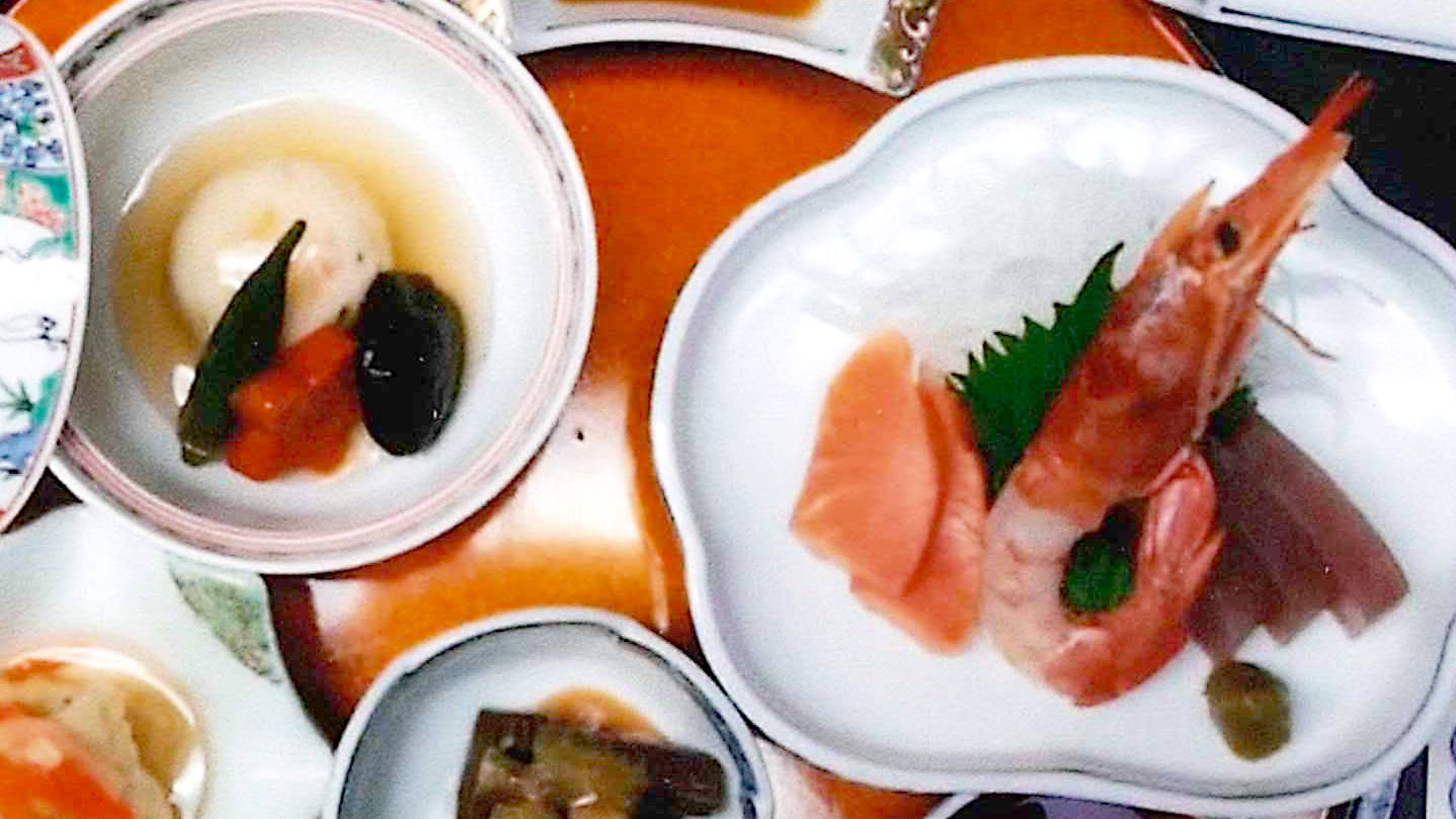 *【ご夕食一例】煮物（長いも万頭・オクラなど）・お刺身（マグロ、サーモン、生海老など）