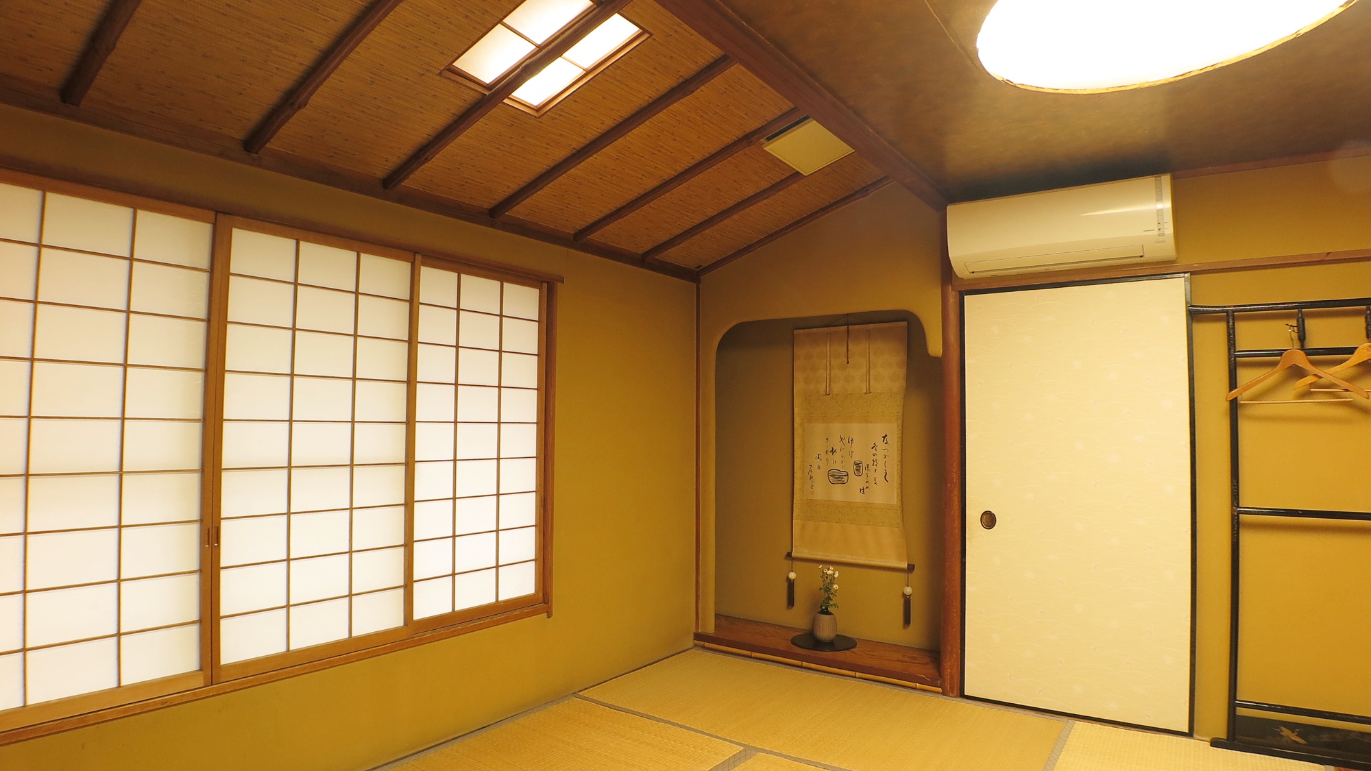 *【客室一例　和室6畳】手足を伸ばしてごゆっくりお寛ぎくださいませ。