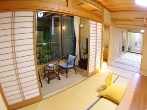 ２０８　１１＋９畳　露天付き客室