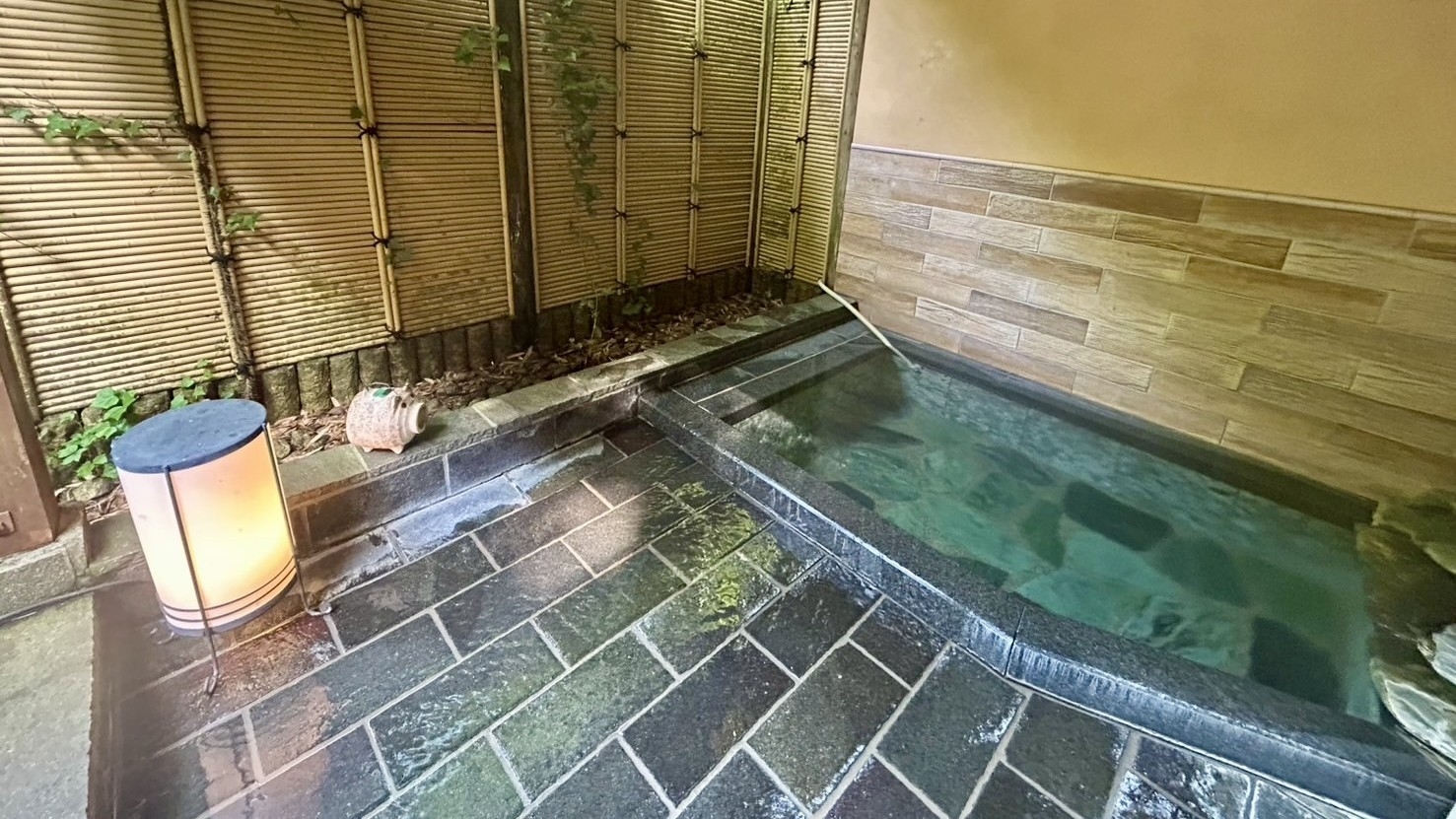 週末1日1室限定！都心から一番近い秘湯。かぶと湯源泉掛け流し★露天湯で癒し夕朝食付プラン★駐車場無料