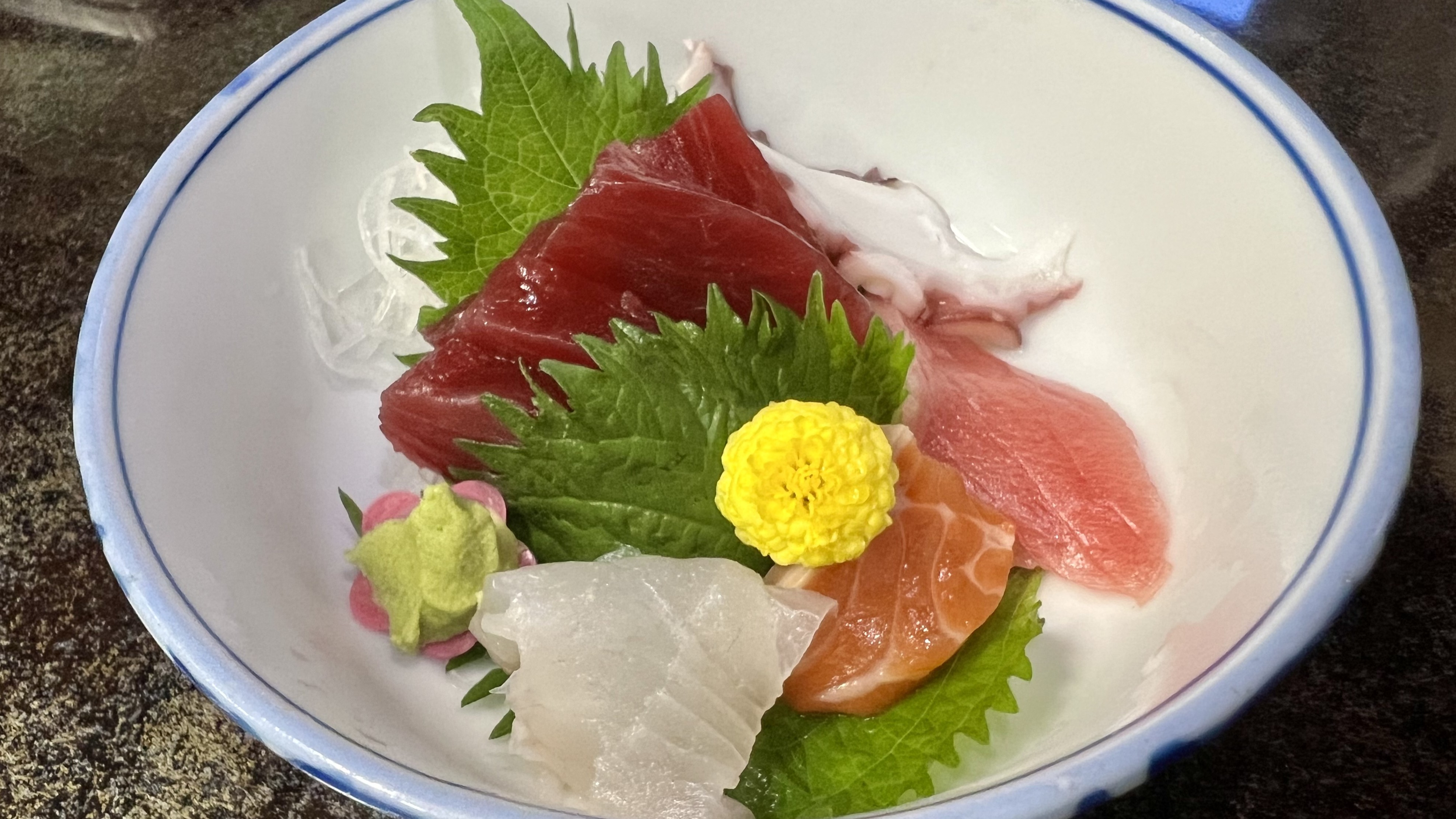 □夕食　刺身一例（※仕入れや季節によってメニューが変動します）