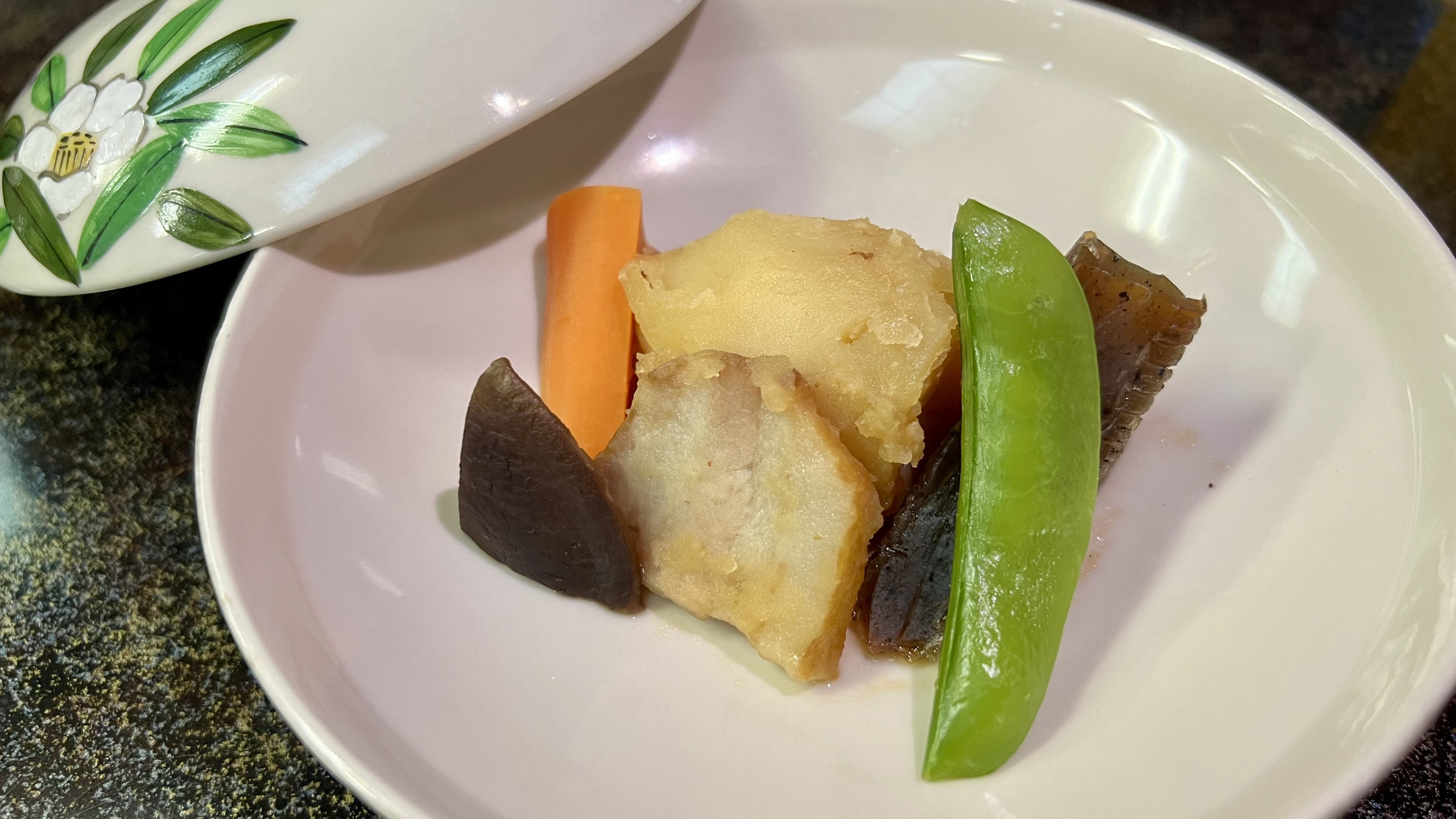 □夕食　炊合せ一例（※仕入れや季節によってメニューが変動します）