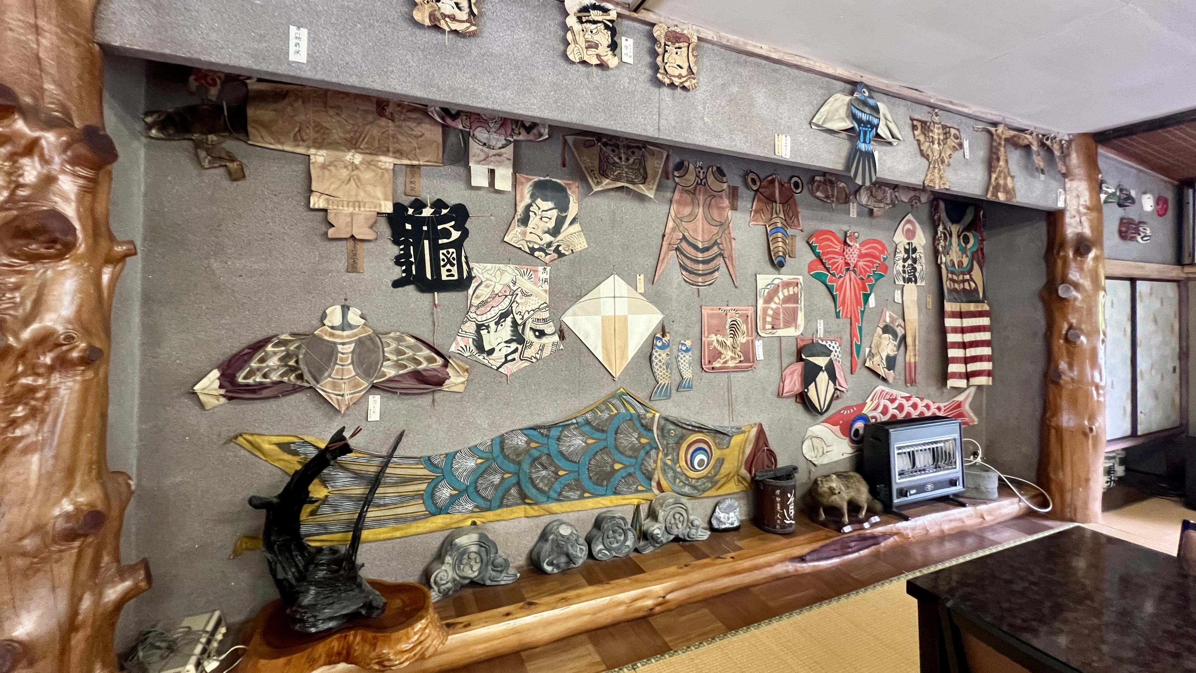 □2階　お食事処　風情のある凧　壁飾り