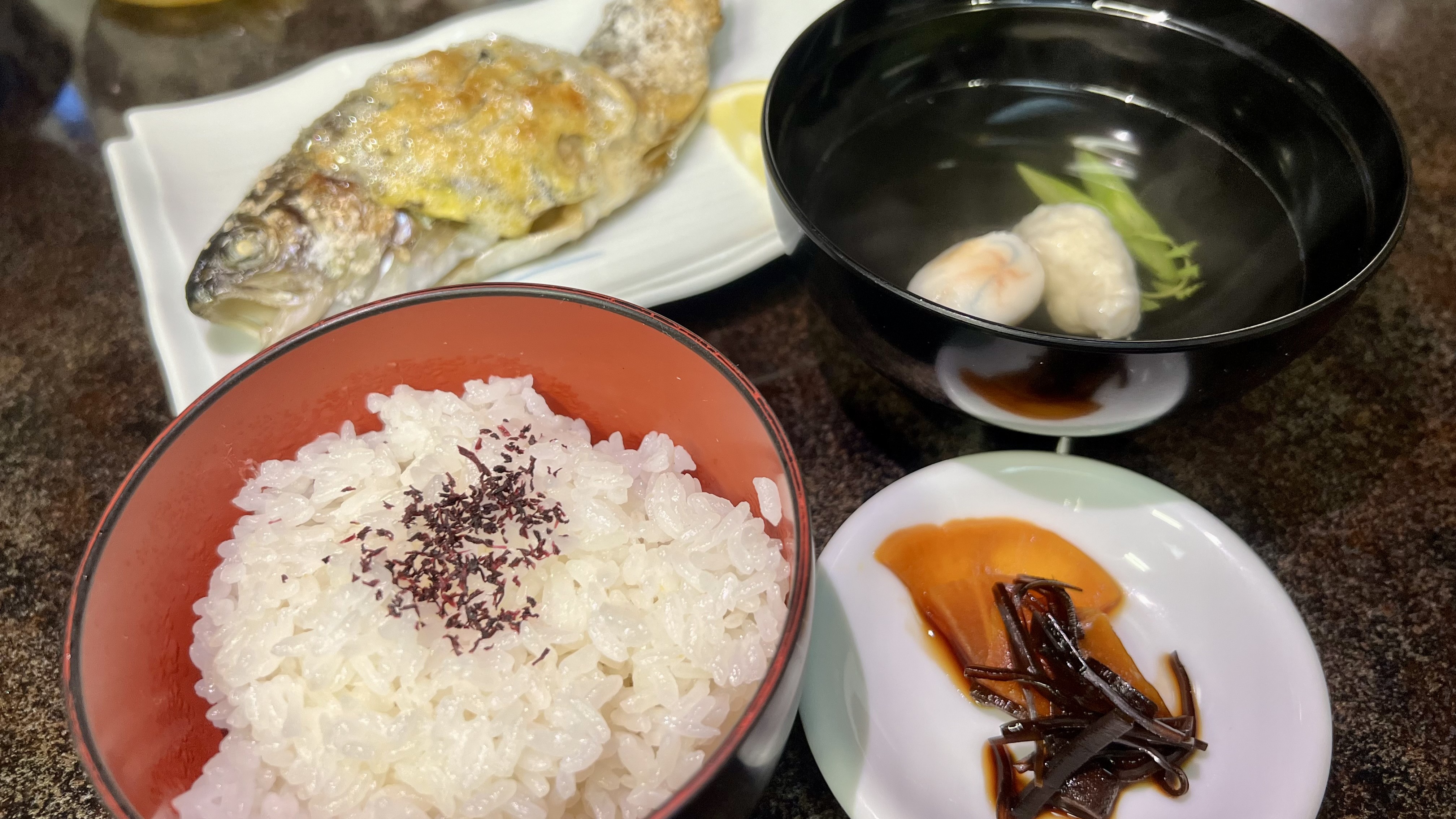 □夕食　ご飯・椀物・香の物一例（※仕入れや季節によってメニューが変動します）