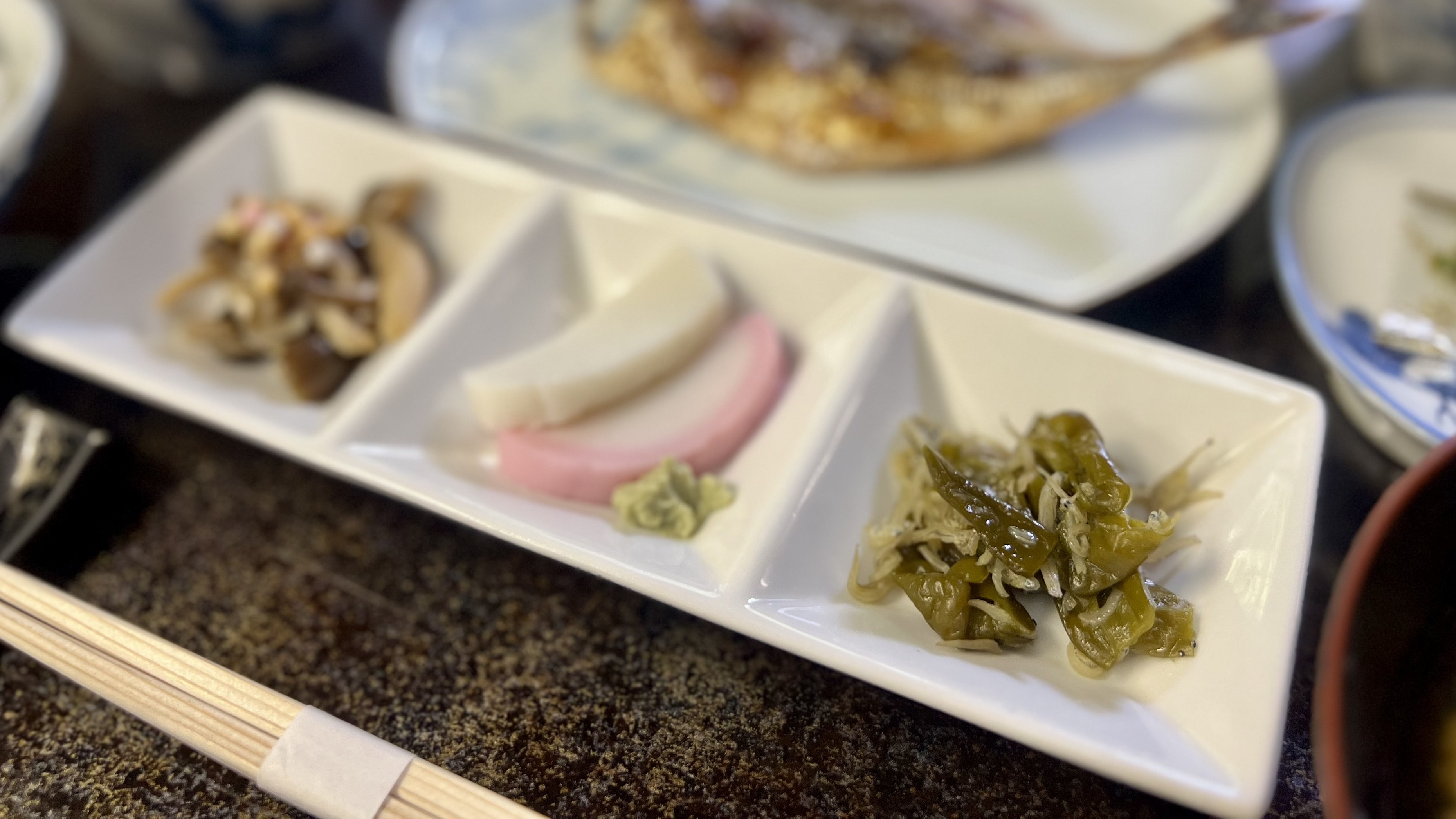 □朝食　小鉢一例（※仕入れや季節によってメニューが変動します）