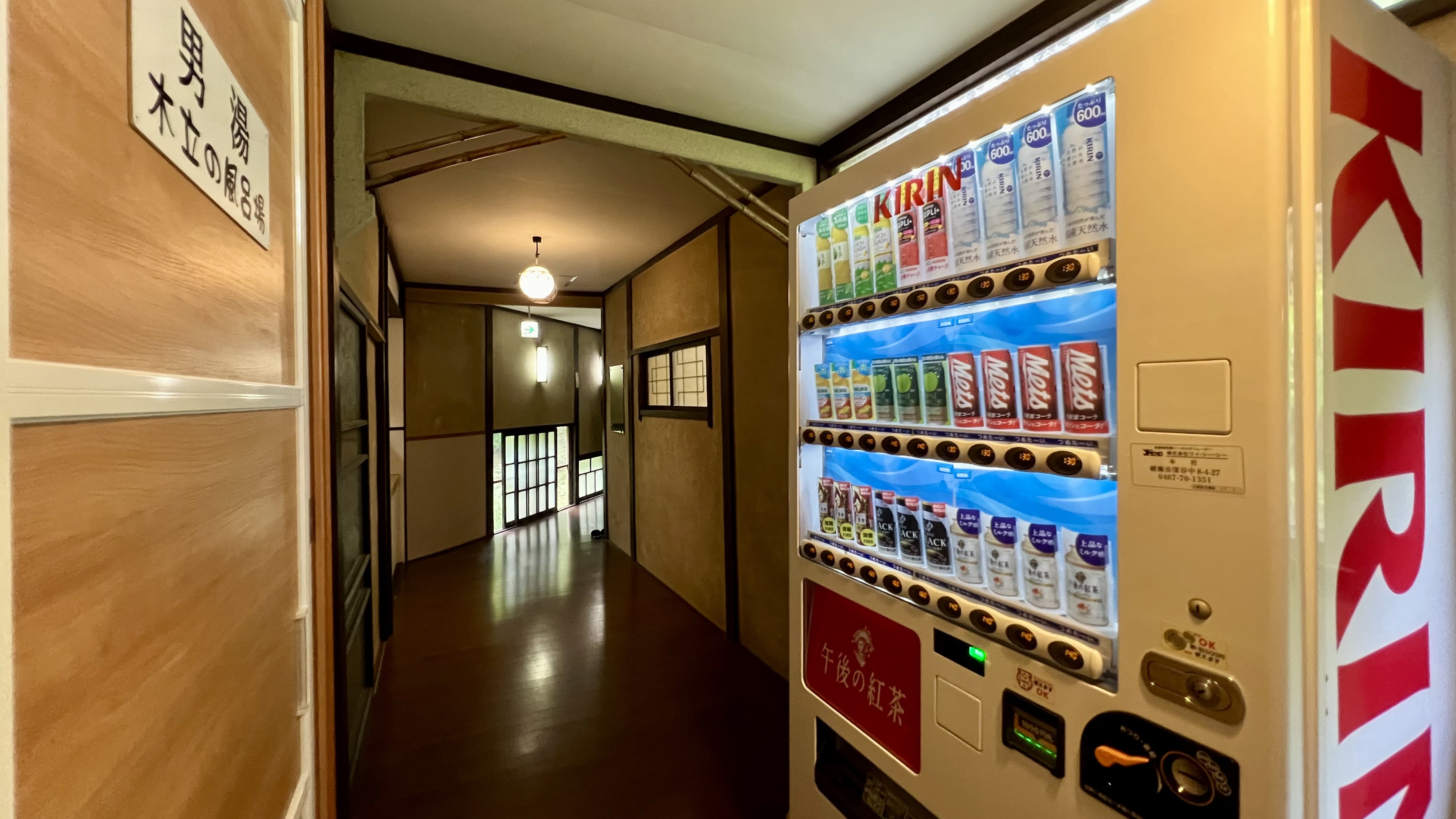 □1階　自販機　温泉男湯側入口