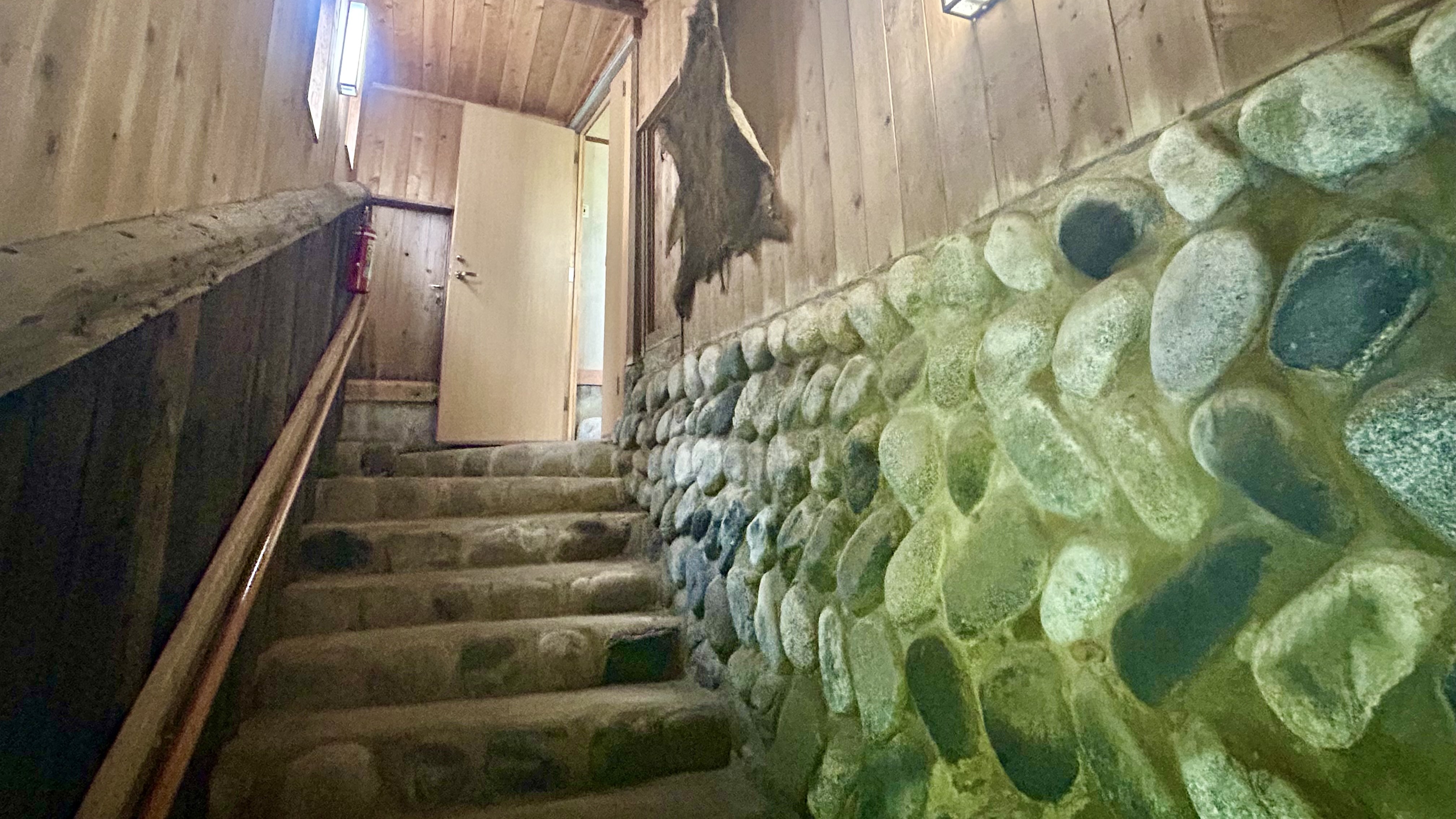 □客室　離れ2階 - 浅間（アサマ）階段