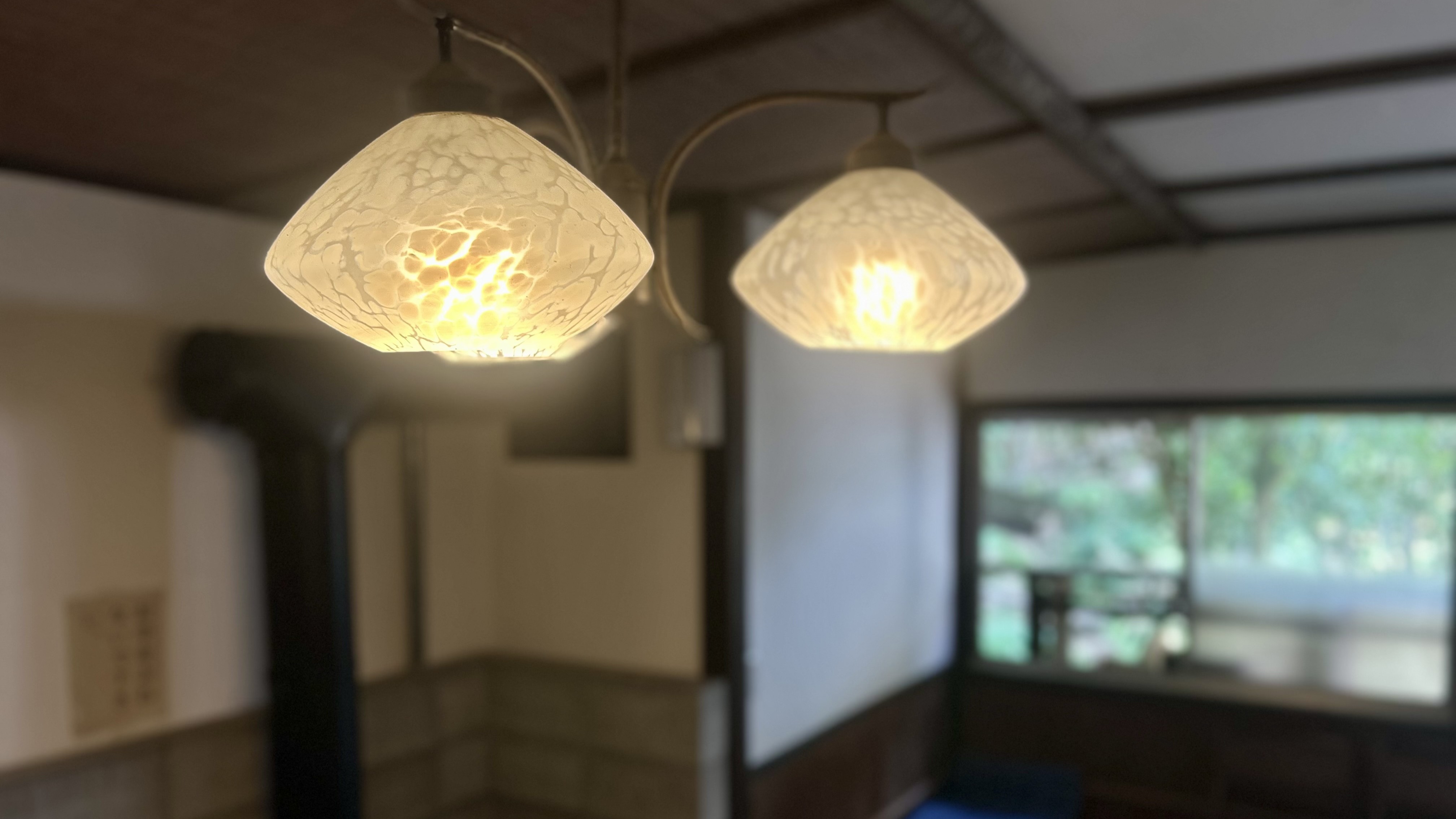 □ロビー内　ノスタルジックな照明