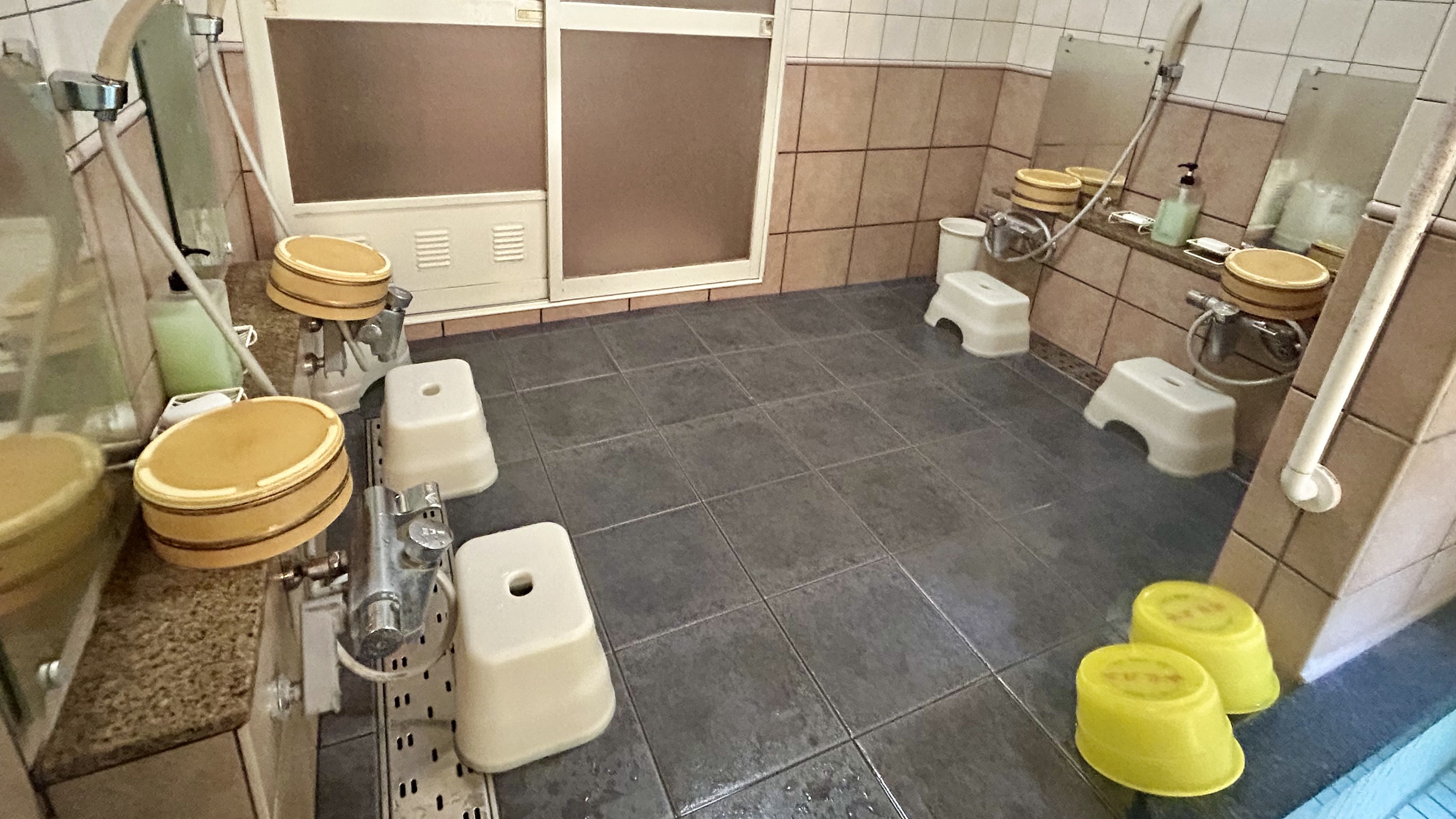 □温泉　女湯（洗い場）