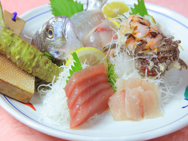 【館内すべてペットと一緒】旬の地魚姿盛りとフワフワ♪金目鯛姿煮プラン