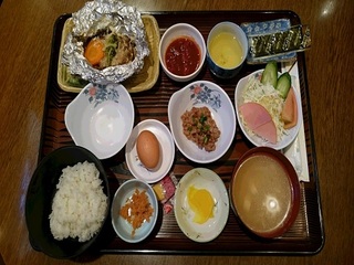 【朝食】日替わりメニュー和食・チーズハンバーグホイル焼き膳