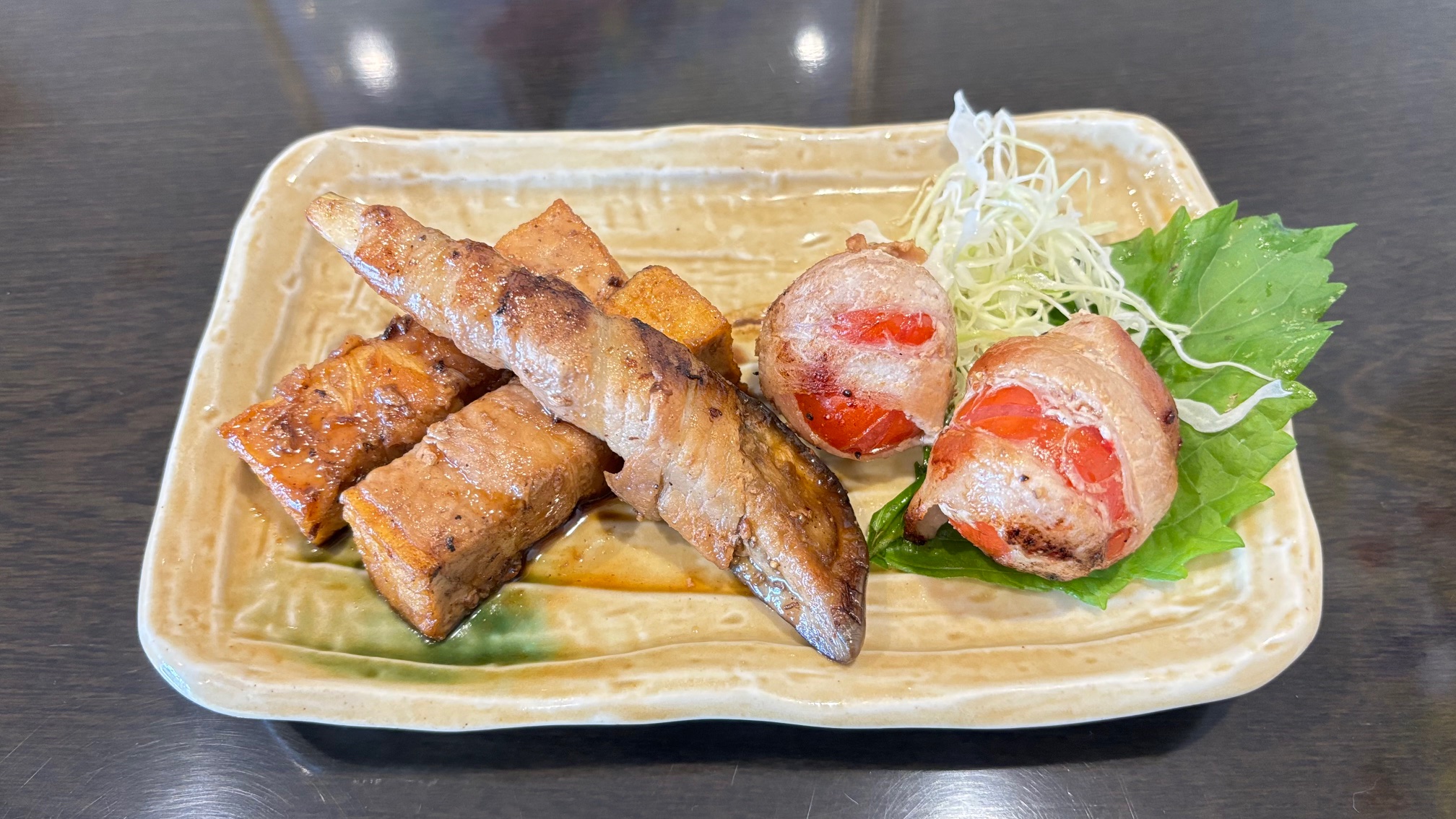 【朝食・和食】厚揚げと茄子とトマトの肉巻き