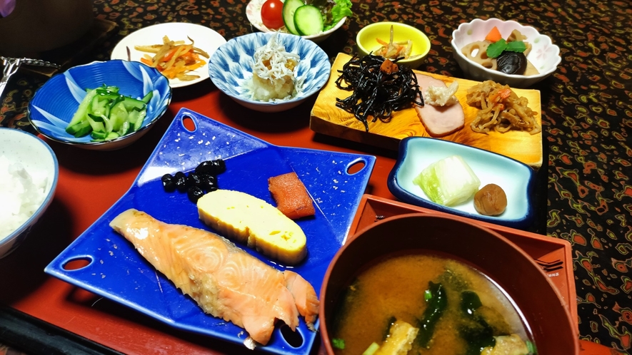 *健康的な和朝食の朝ごはん 一日を元気にスタート！（お食事一例）