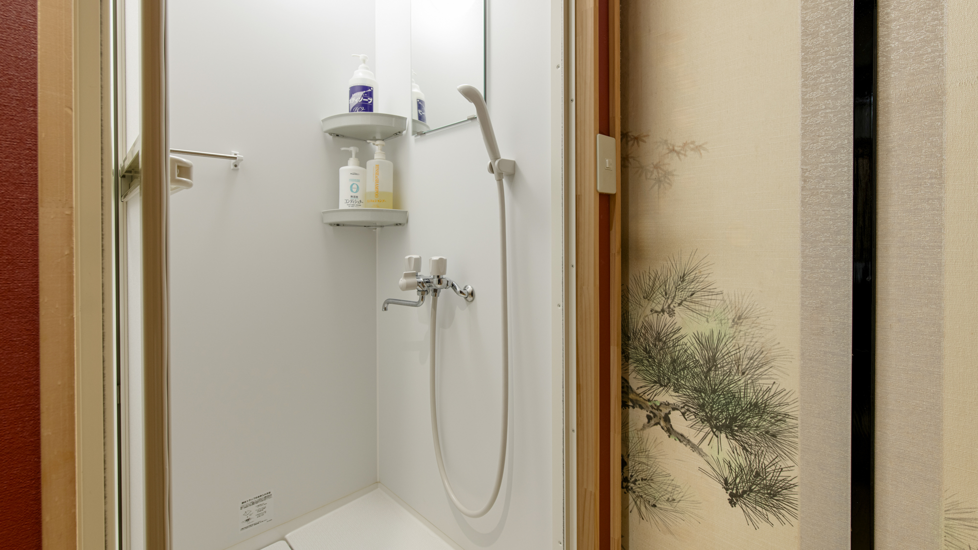 *客室一例（10畳トイレ付）／浴槽はありませんが、シャワーのあるお部屋もございます。